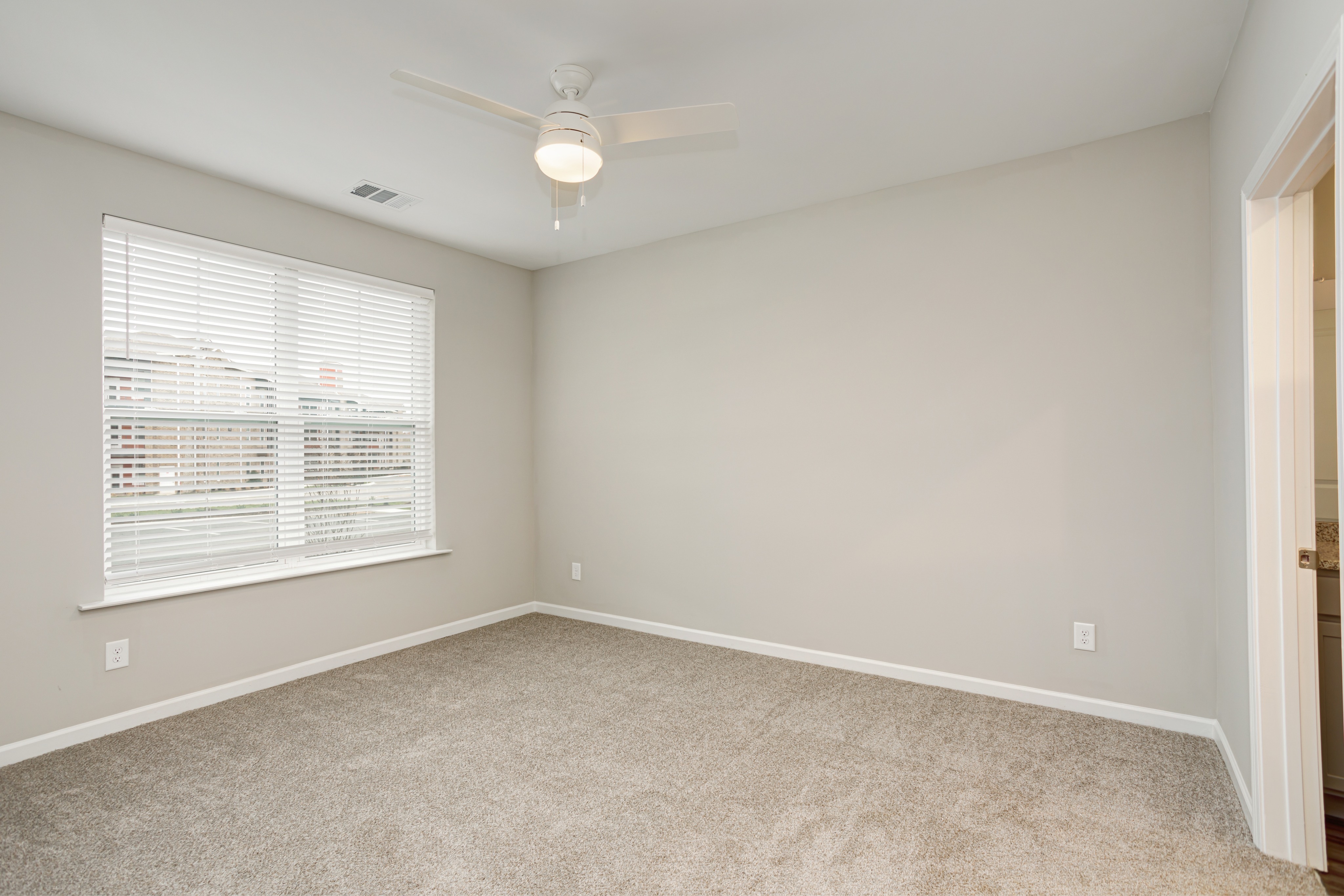 View Photos Stonehenge Apartments