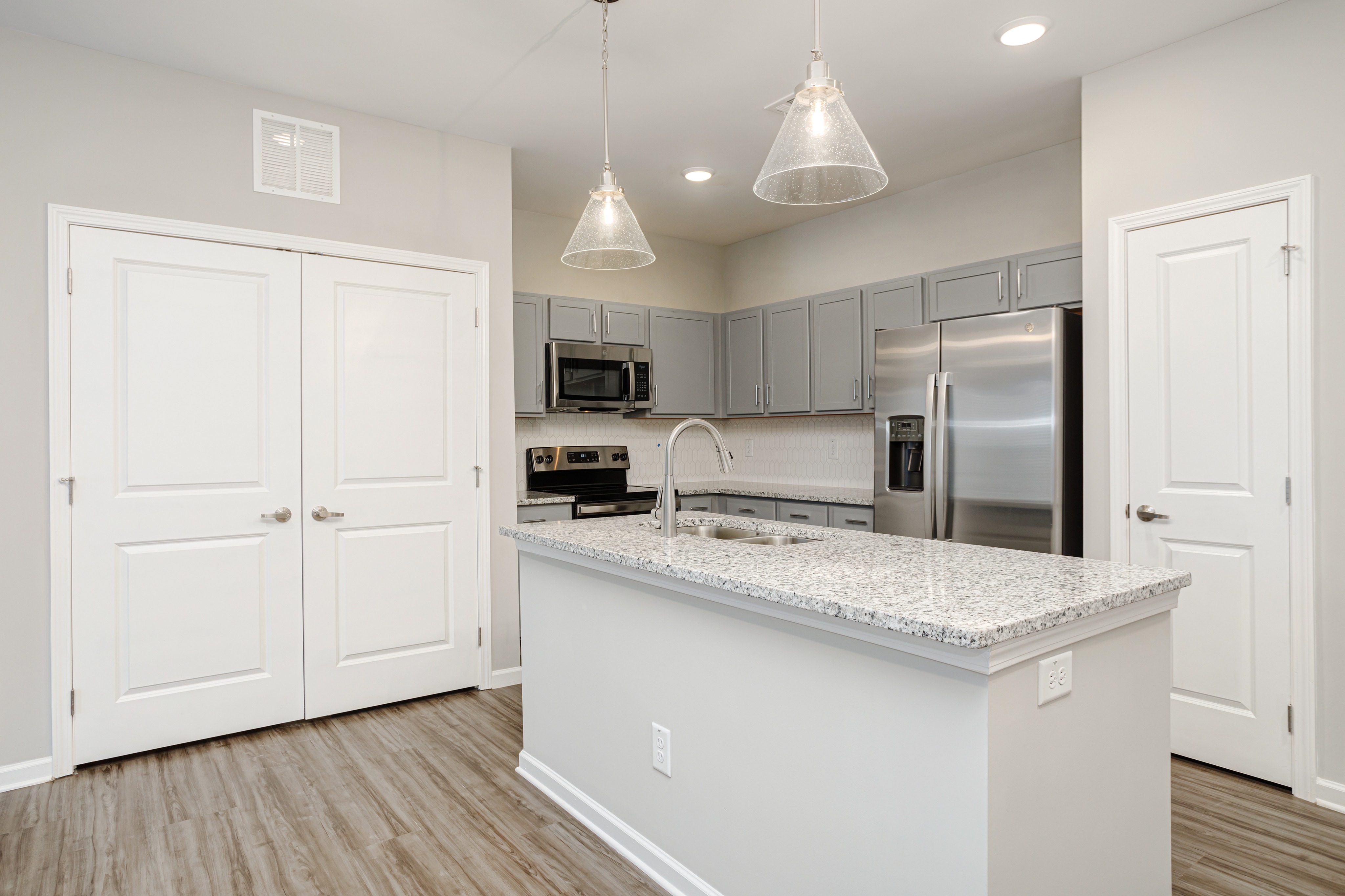 View Photos Stonehenge Apartments