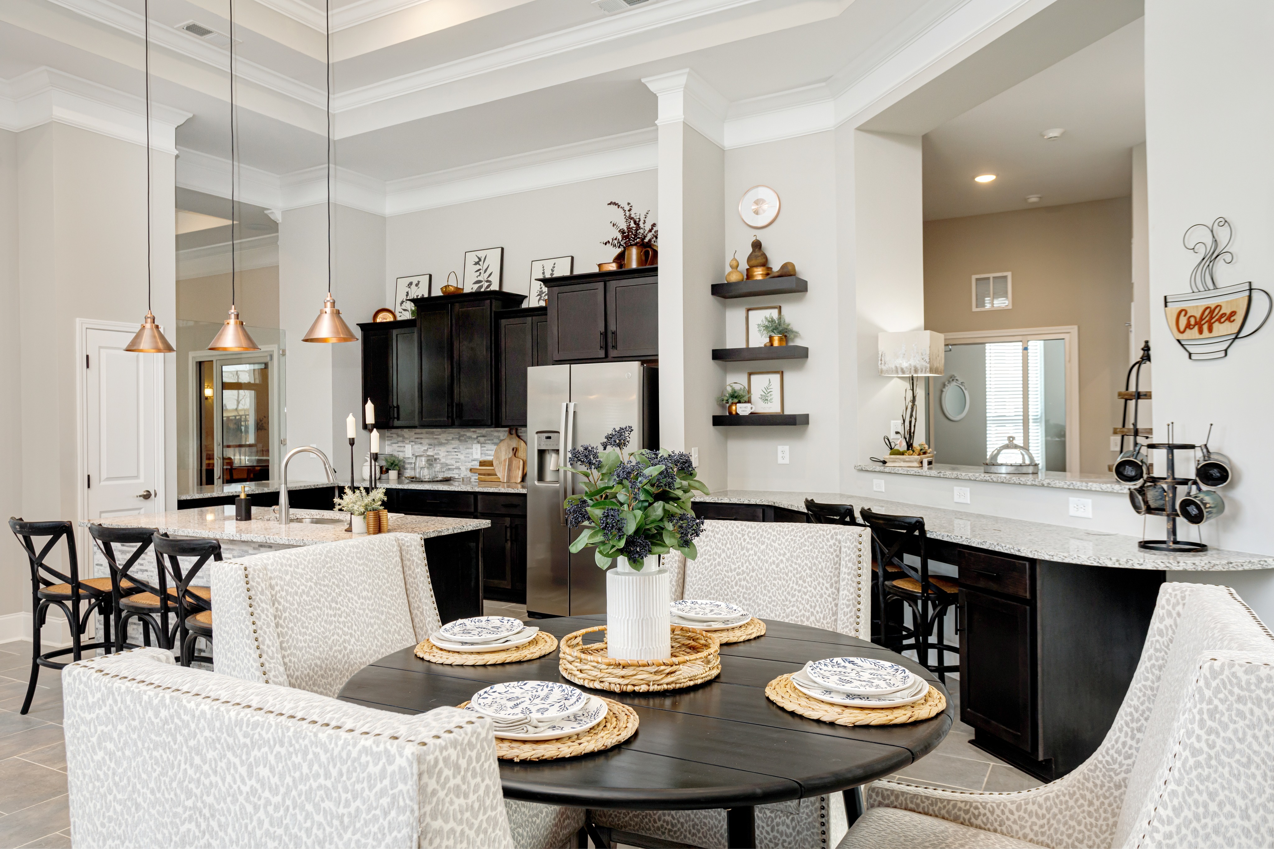 View Photos Stonehenge Apartments