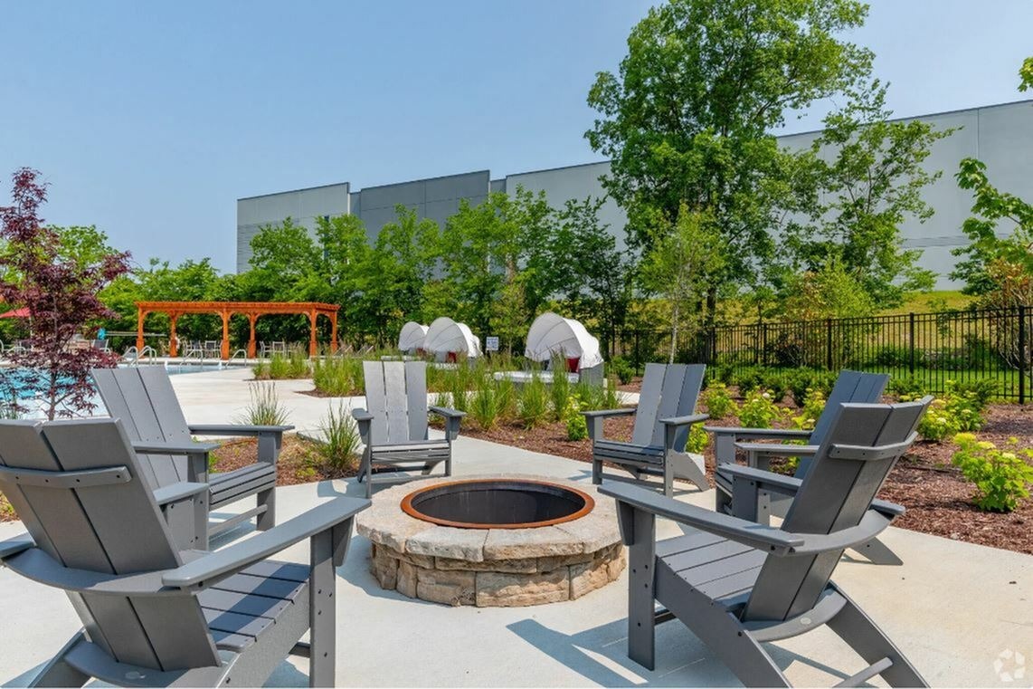 View Photos Stonehenge Apartments