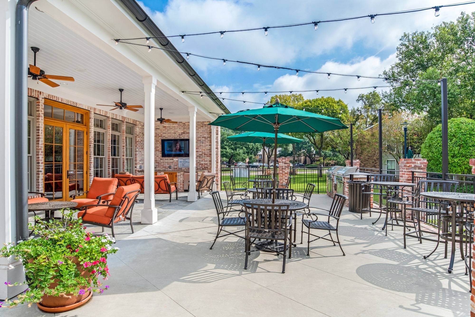 View Photos Raintree Apartments