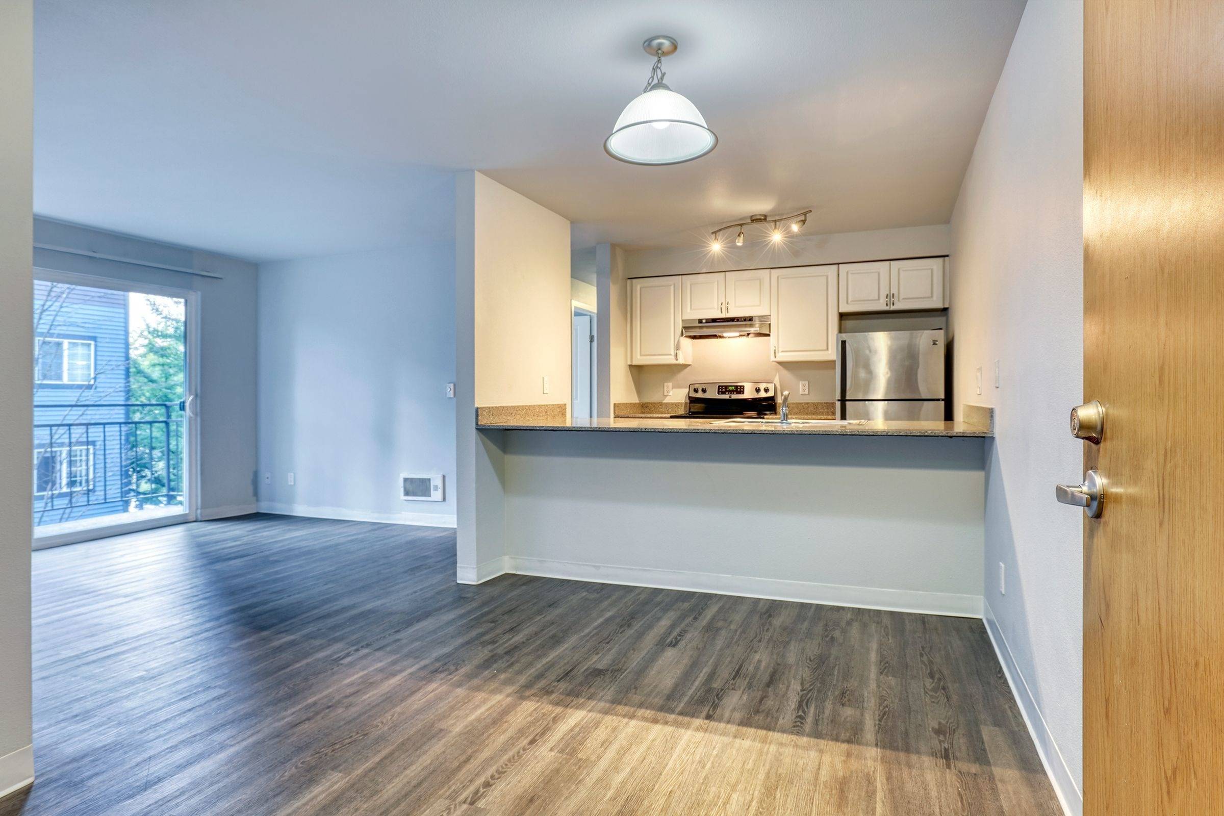 Seattle Student Housing, Apartments Near UW Photos Campus View