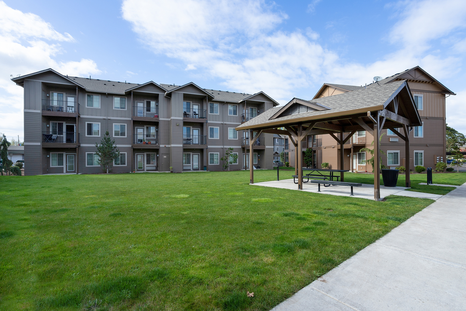 Riverplace Apartments In Independence, OR Riverplace Apartments