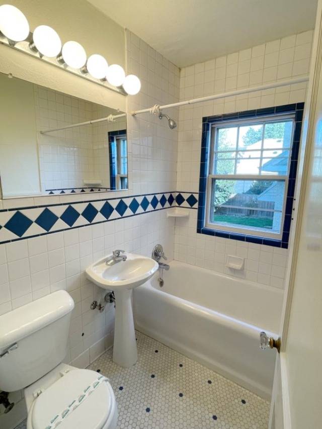 Apt 105 Bathroom