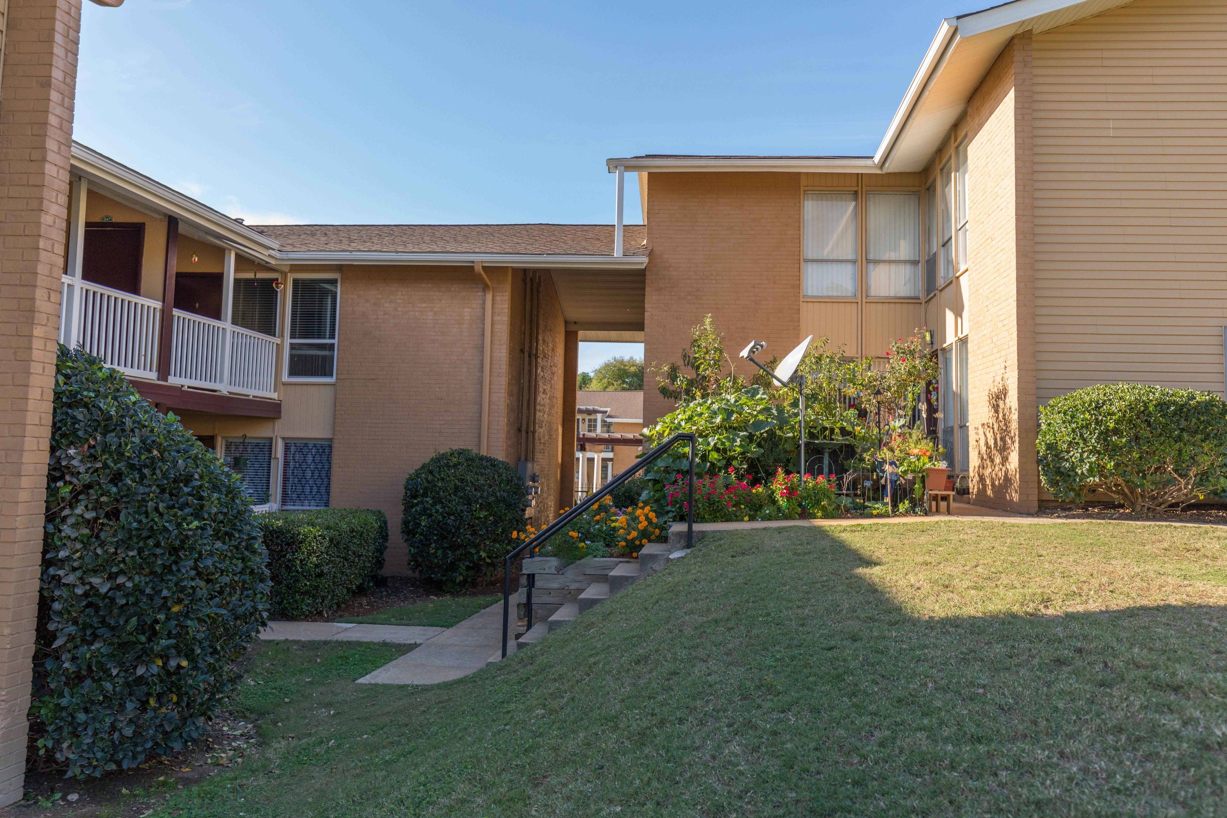 View Photos Pelham Place South Greenville, SC Apartments Official