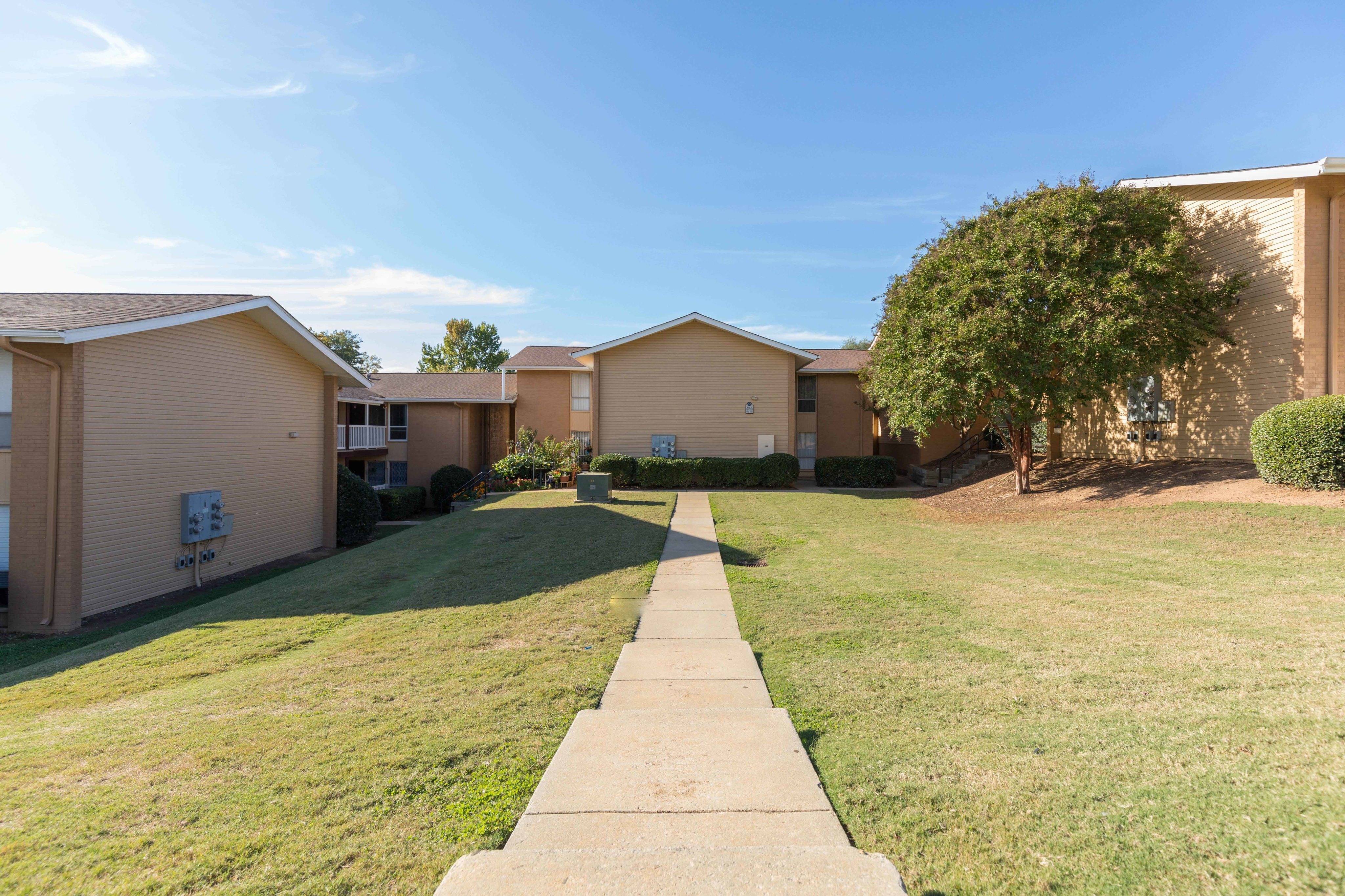 View Photos Pelham Place South Greenville, SC Apartments Official