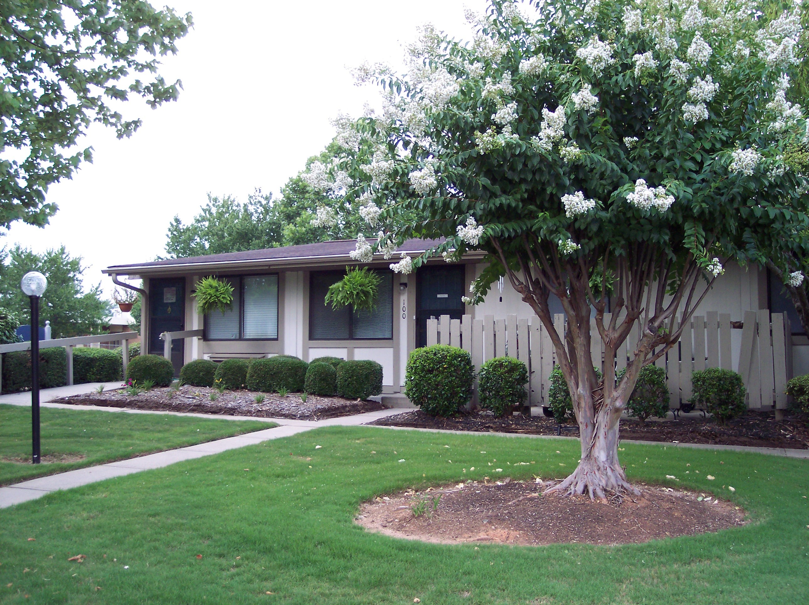 View Photos Ravenwood Apartments