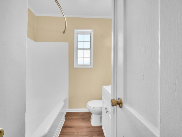 View Photos Colonial Court Apartments (new)