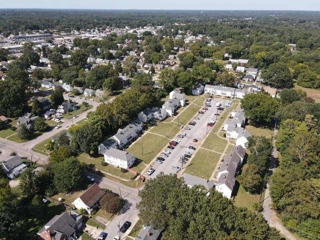 View Photos Colonial Court Apartments (new)