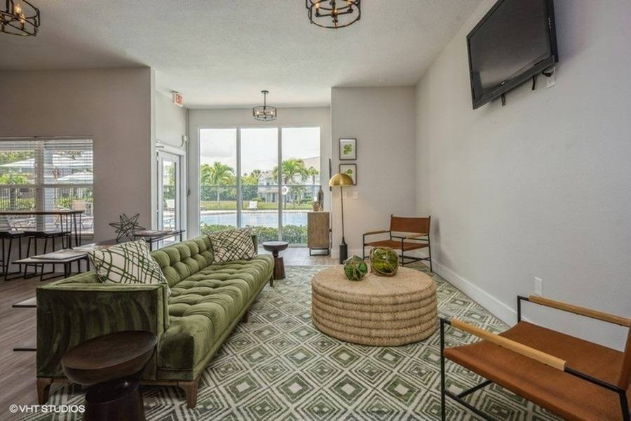 Photos Calais Park Apartments For Rent In St. Petersburg