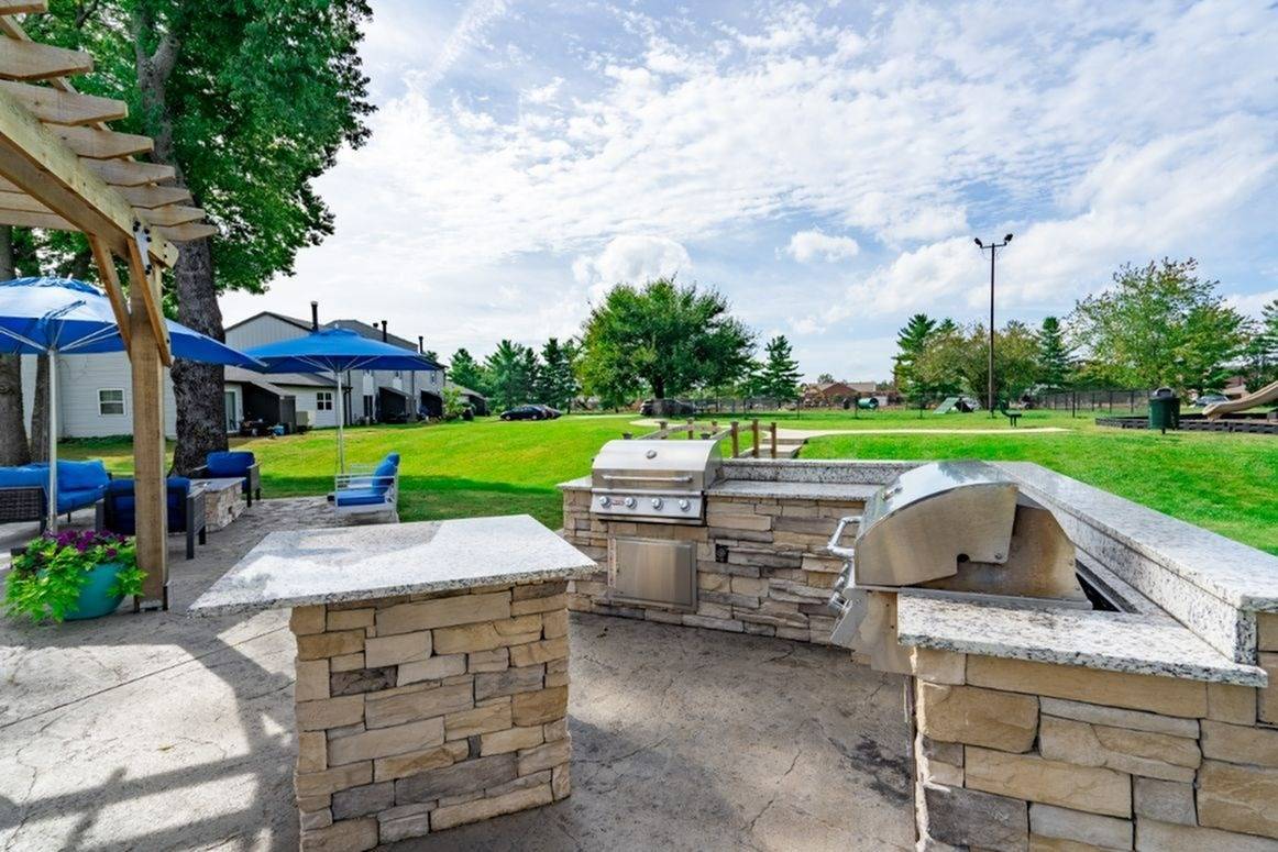 Photos & Tours Ashton Brook Apartments near Louisville