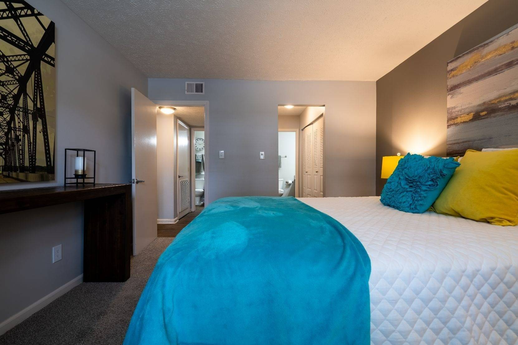 Photos & Tours Ashton Brook Apartments near Louisville