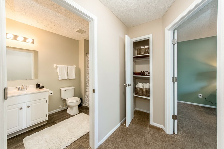 Photos Hilliard Station Apartments near Columbus, OH