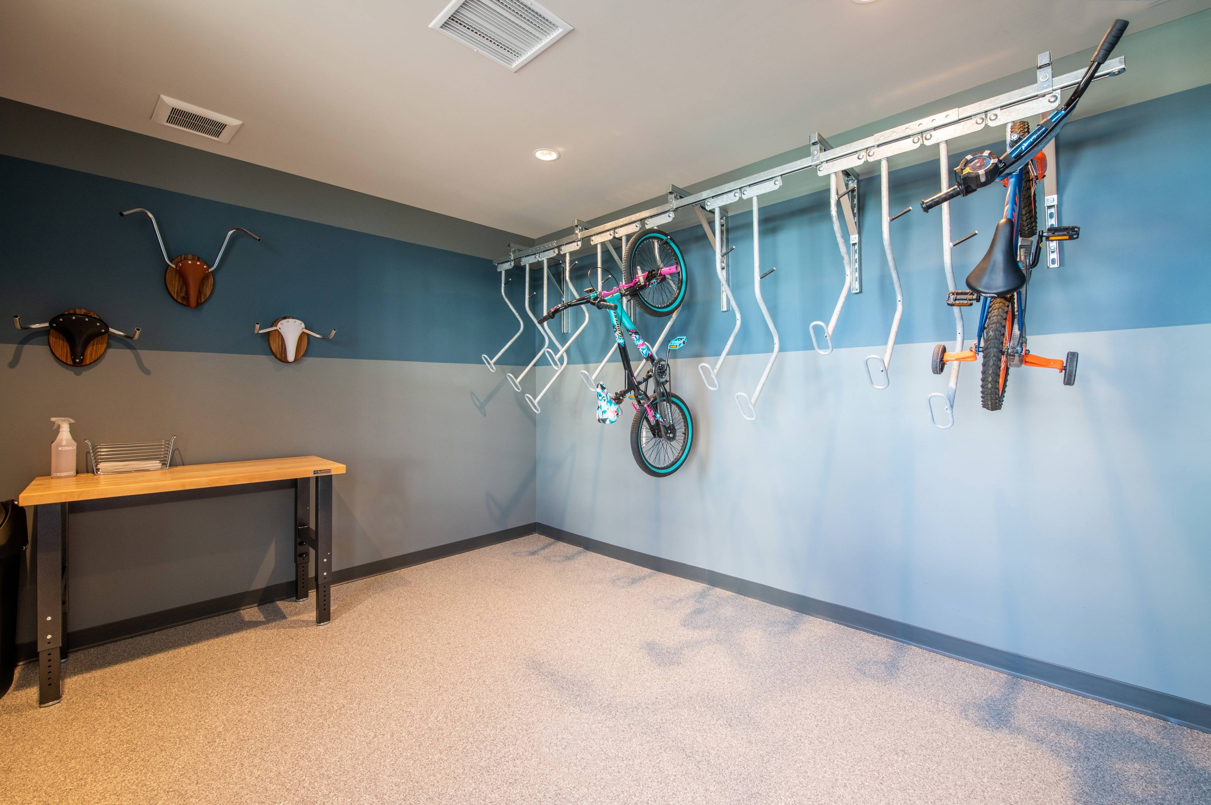 Bicycle lounge/repair shop