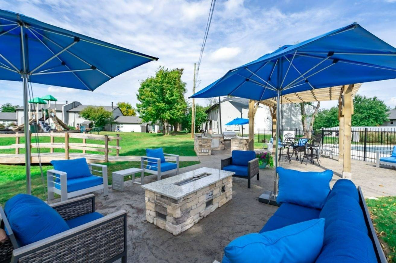 Fire Pit w/ Seating Area