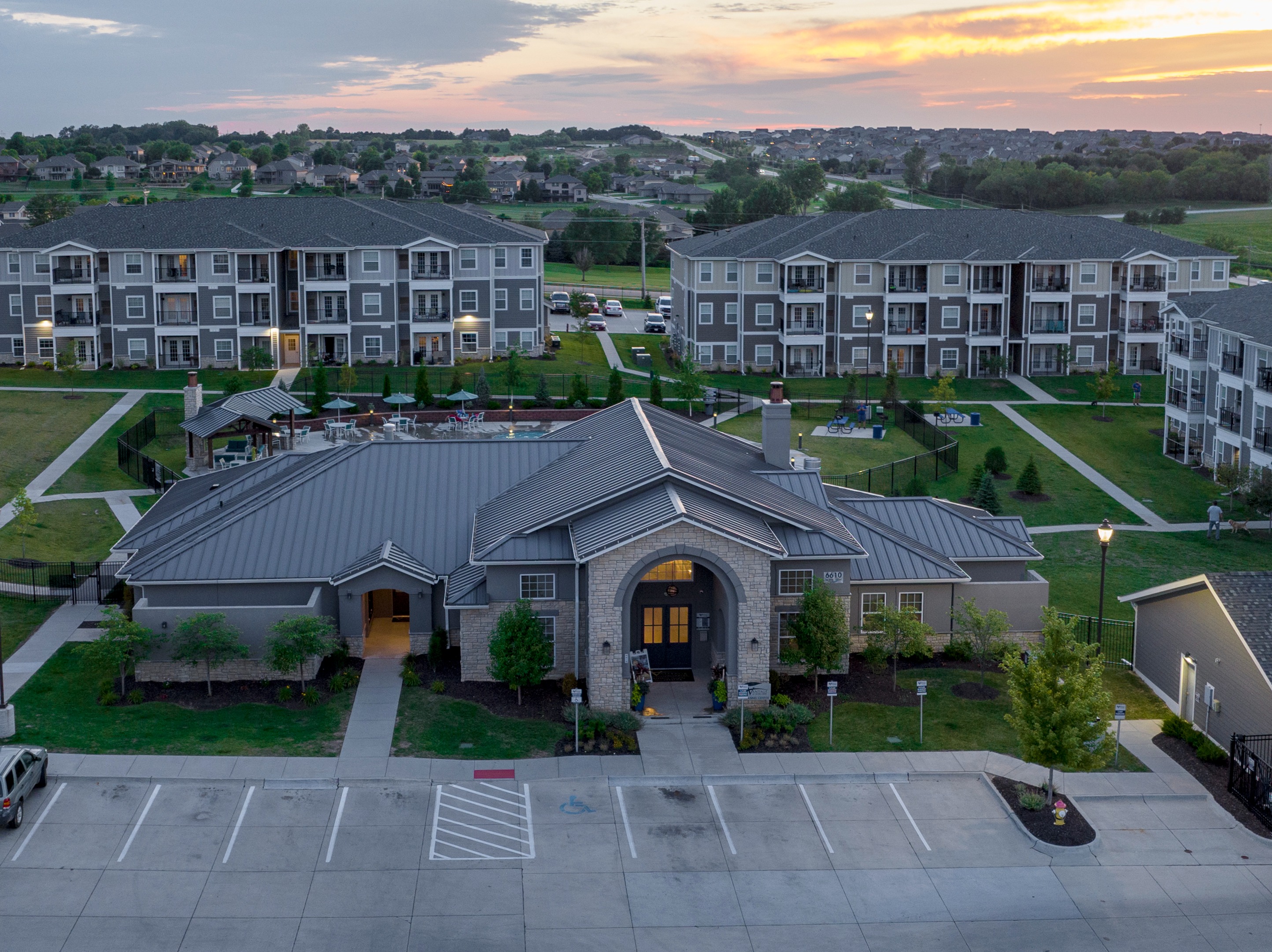 Sixty610 at stonecreek apartments in omaha official site