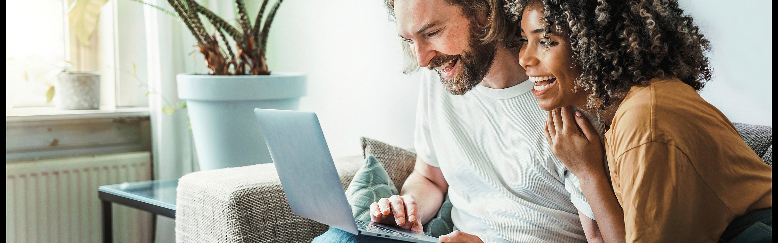 picture of people and computer