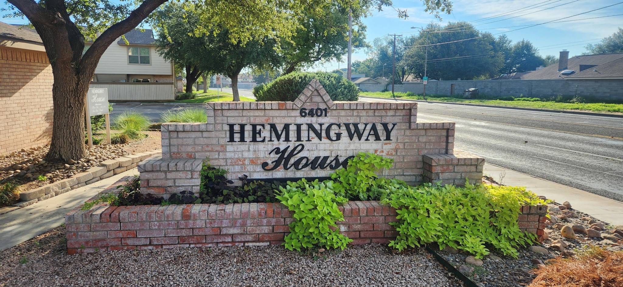 View Photos Hemingway House Apartments