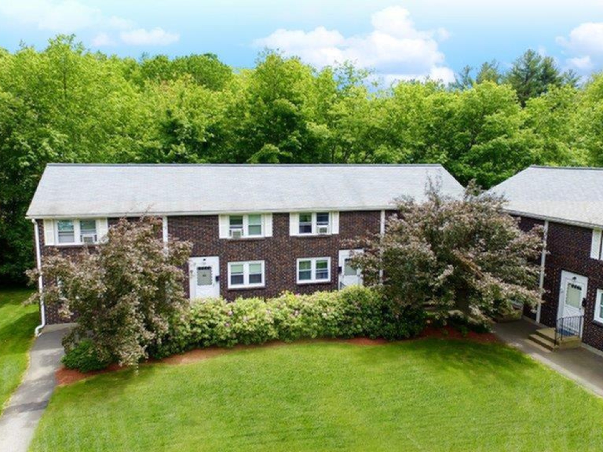 View Photos Oak Street Apartments