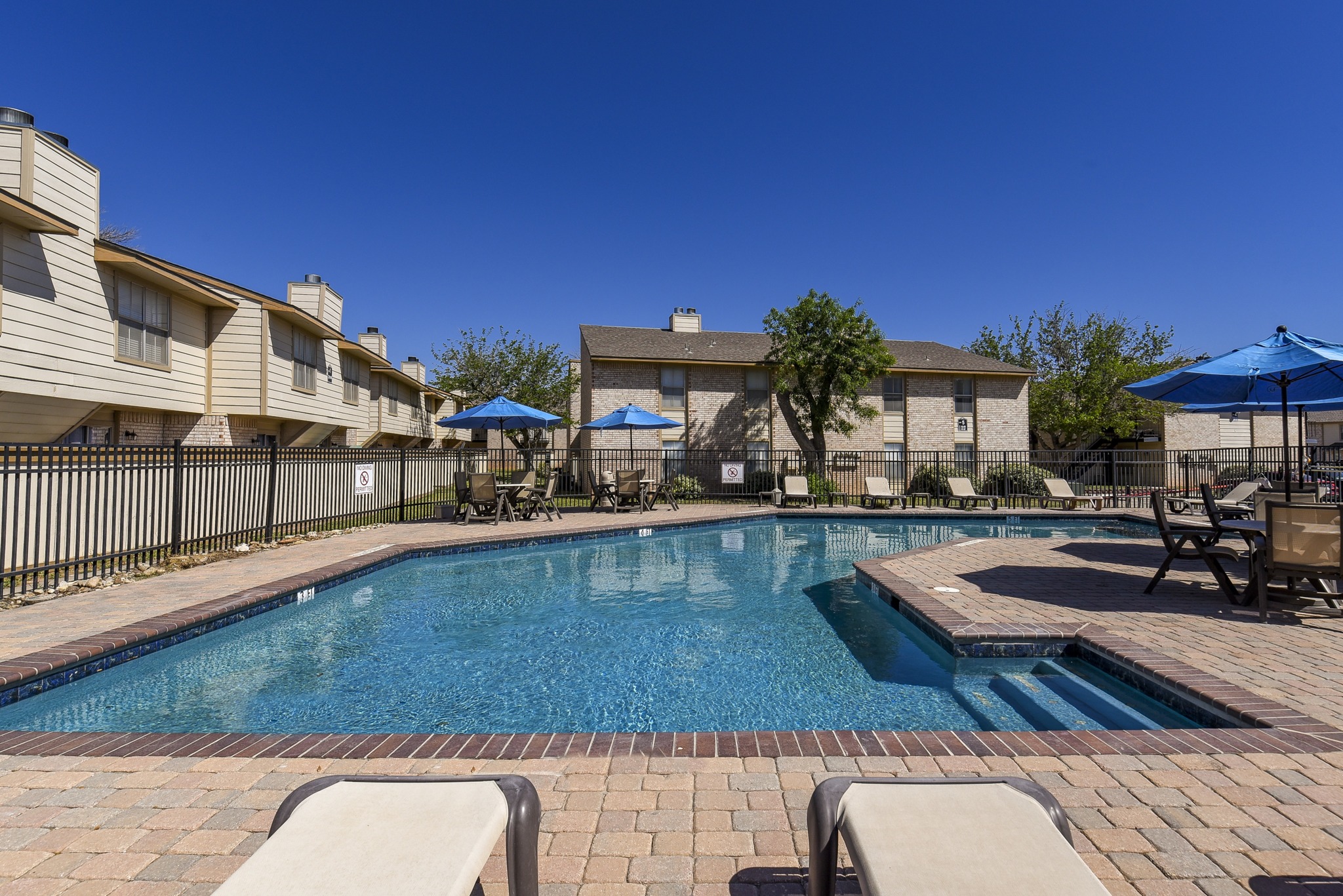 View Photos Hemingway House Apartments