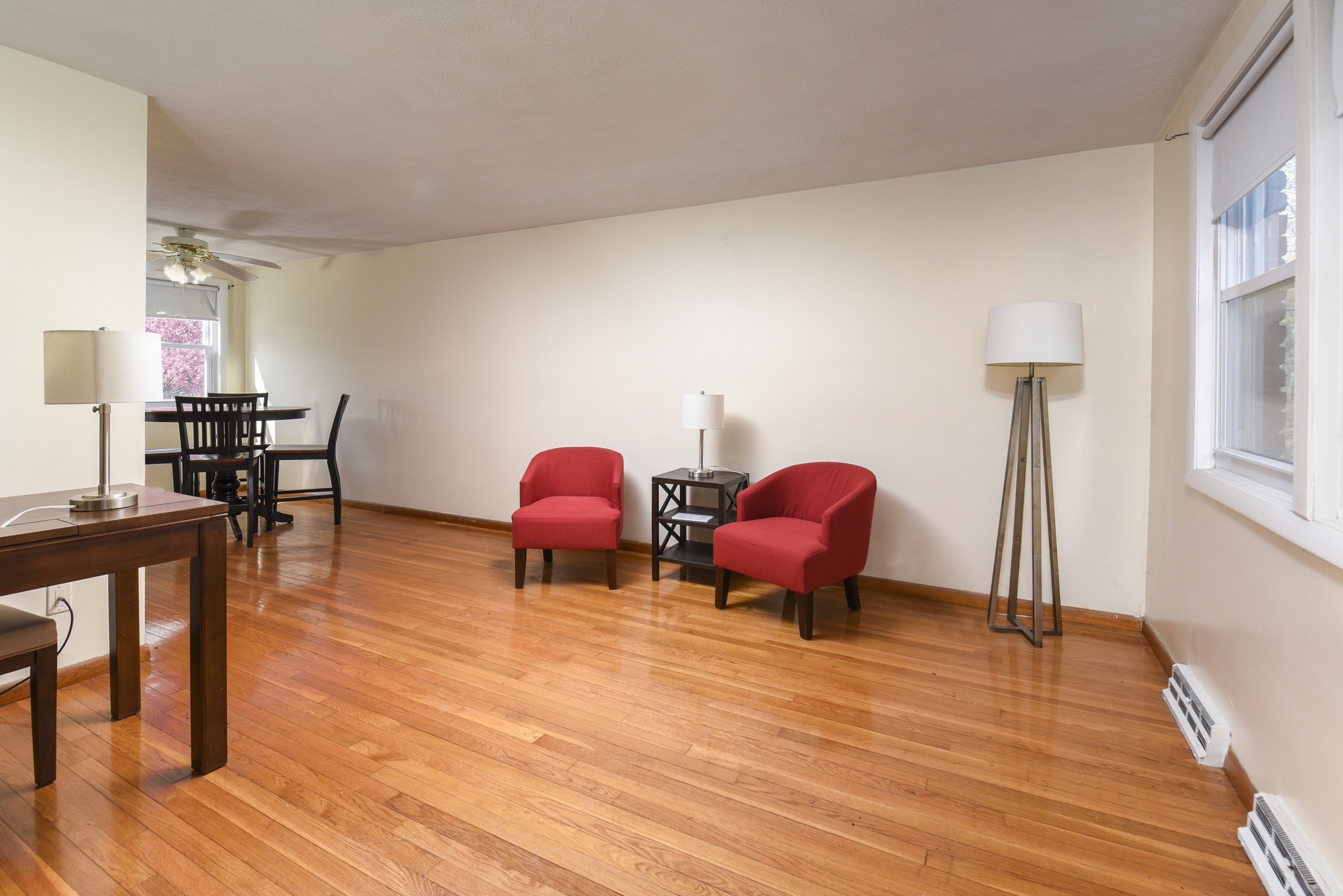 View Photos Oak Street Apartments