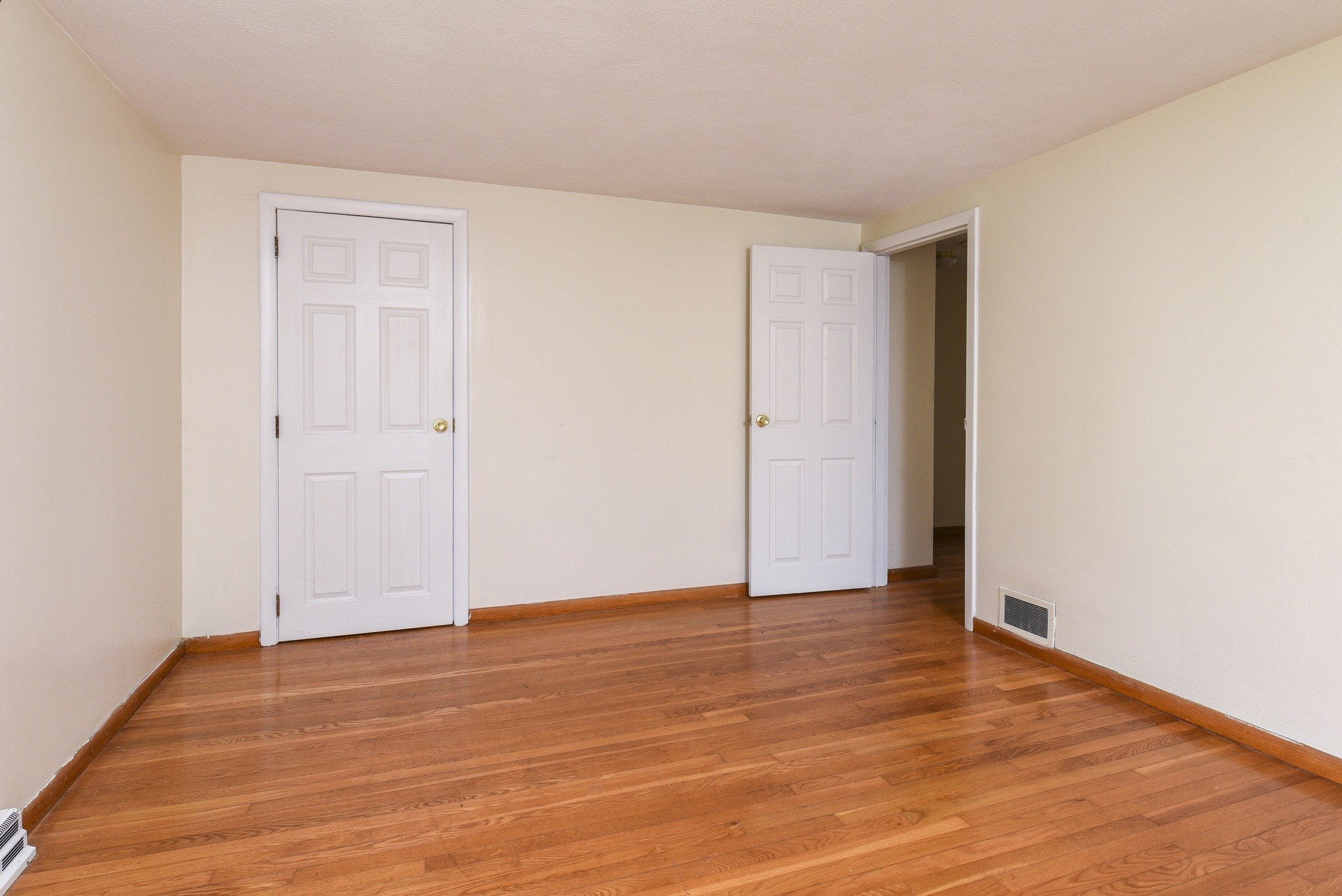 View Photos Oak Street Apartments