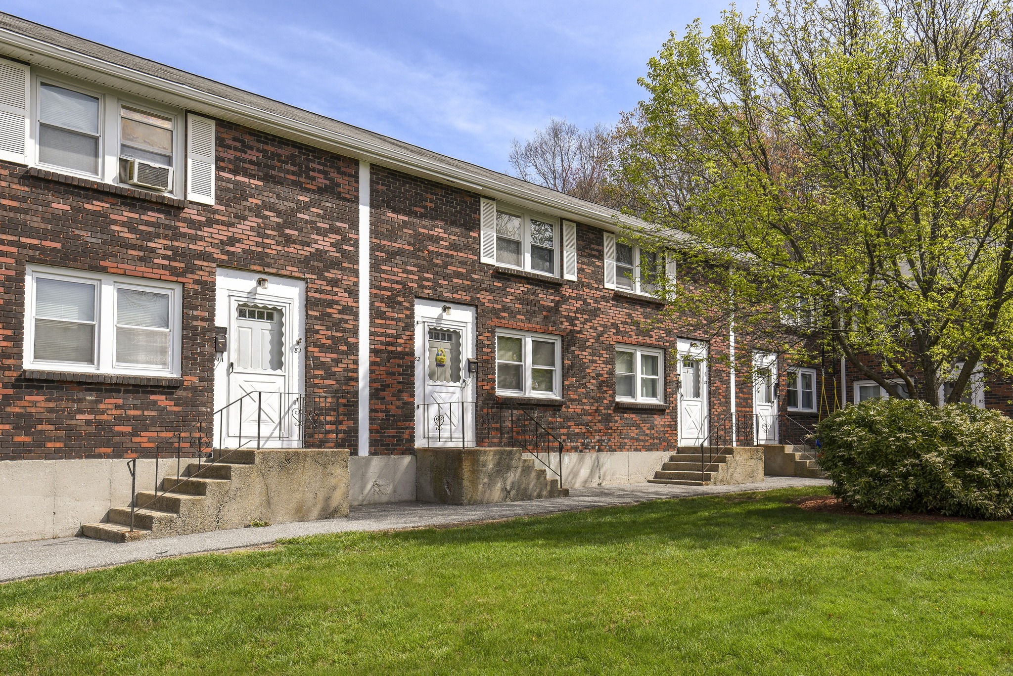 View Photos Oak Street Apartments