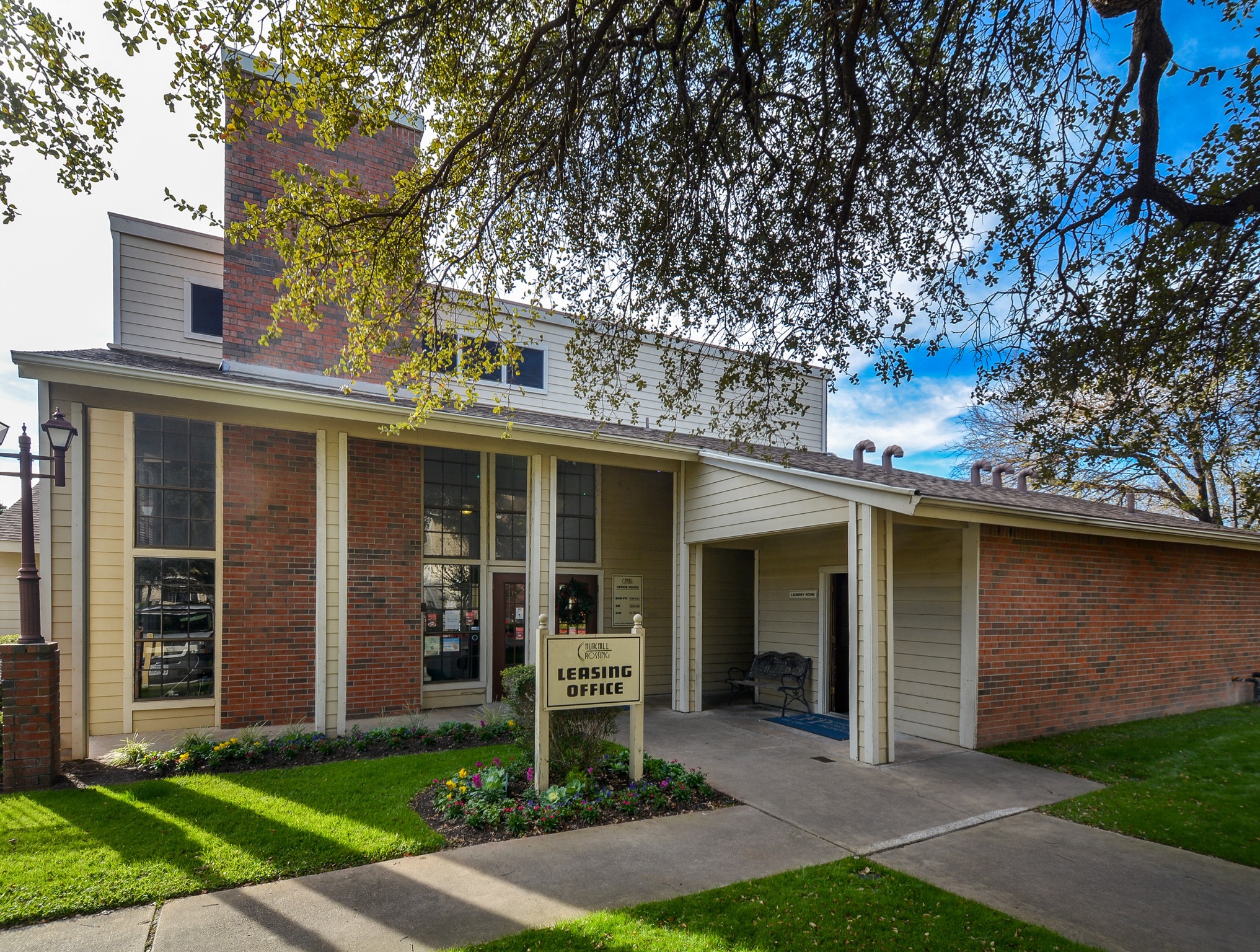 View Photos Churchill Crossing Apartments