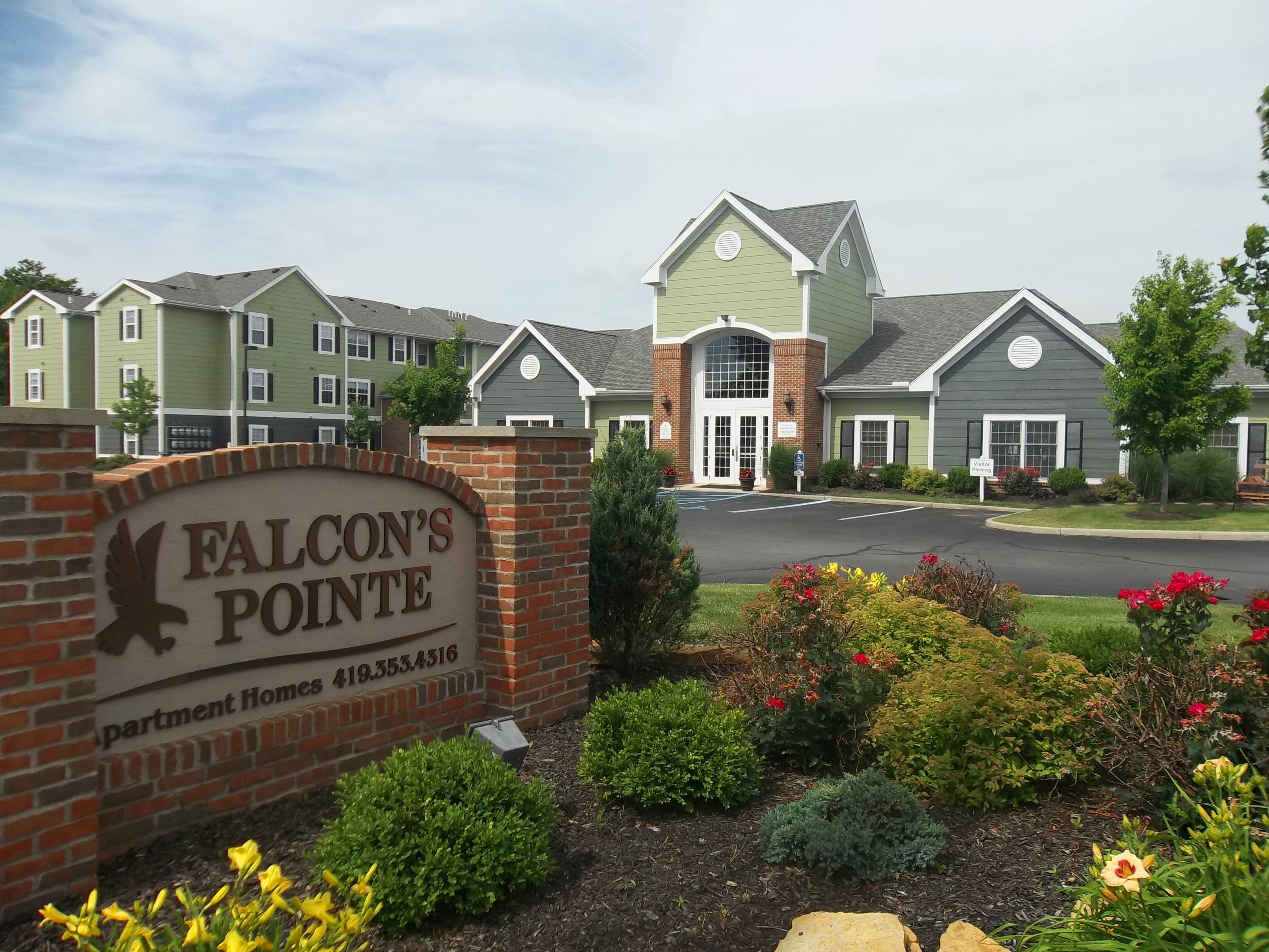 View Our Amenities Falcon's Pointe