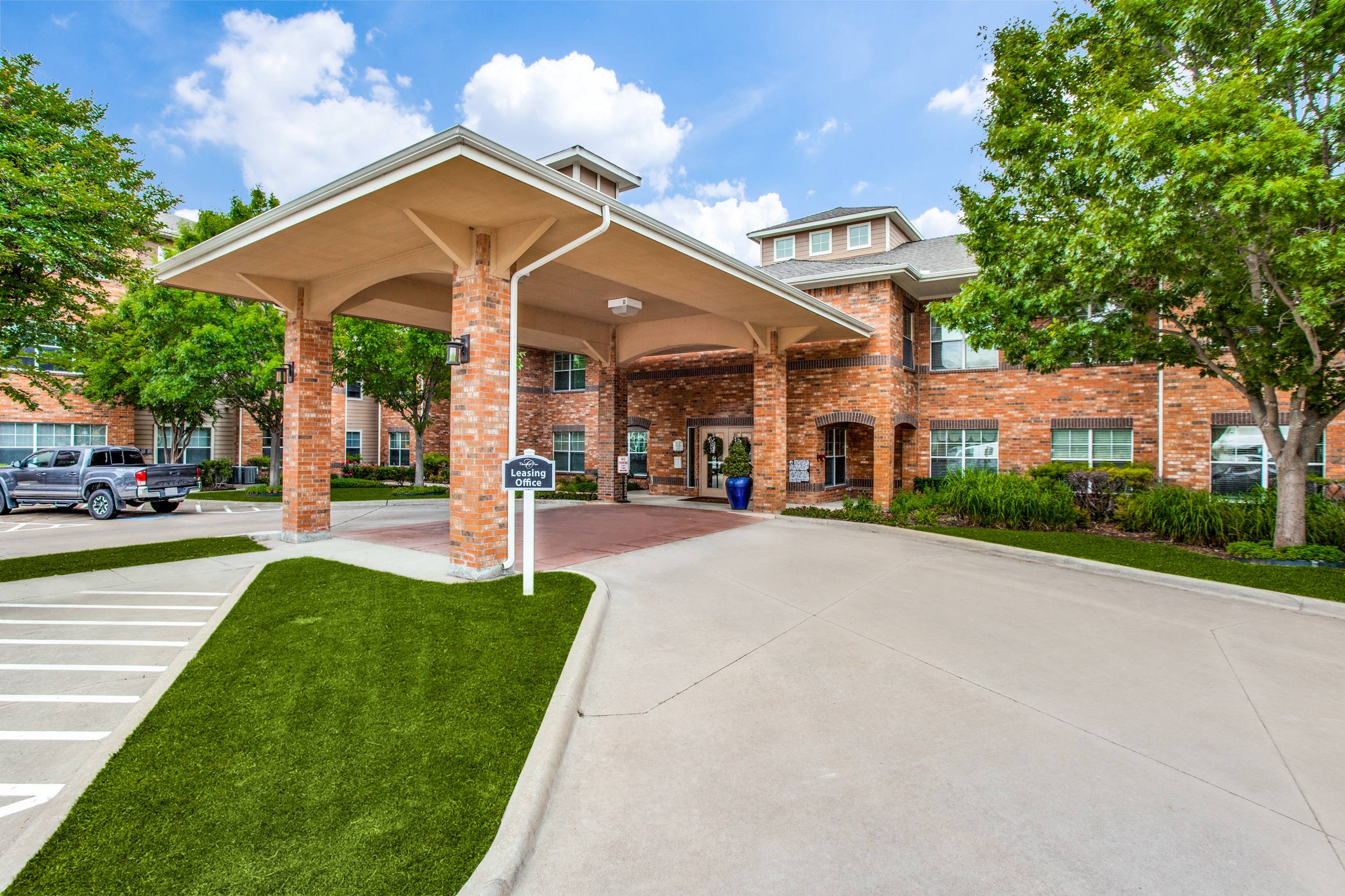 Champions Cove Apartments In Duncanville, TX