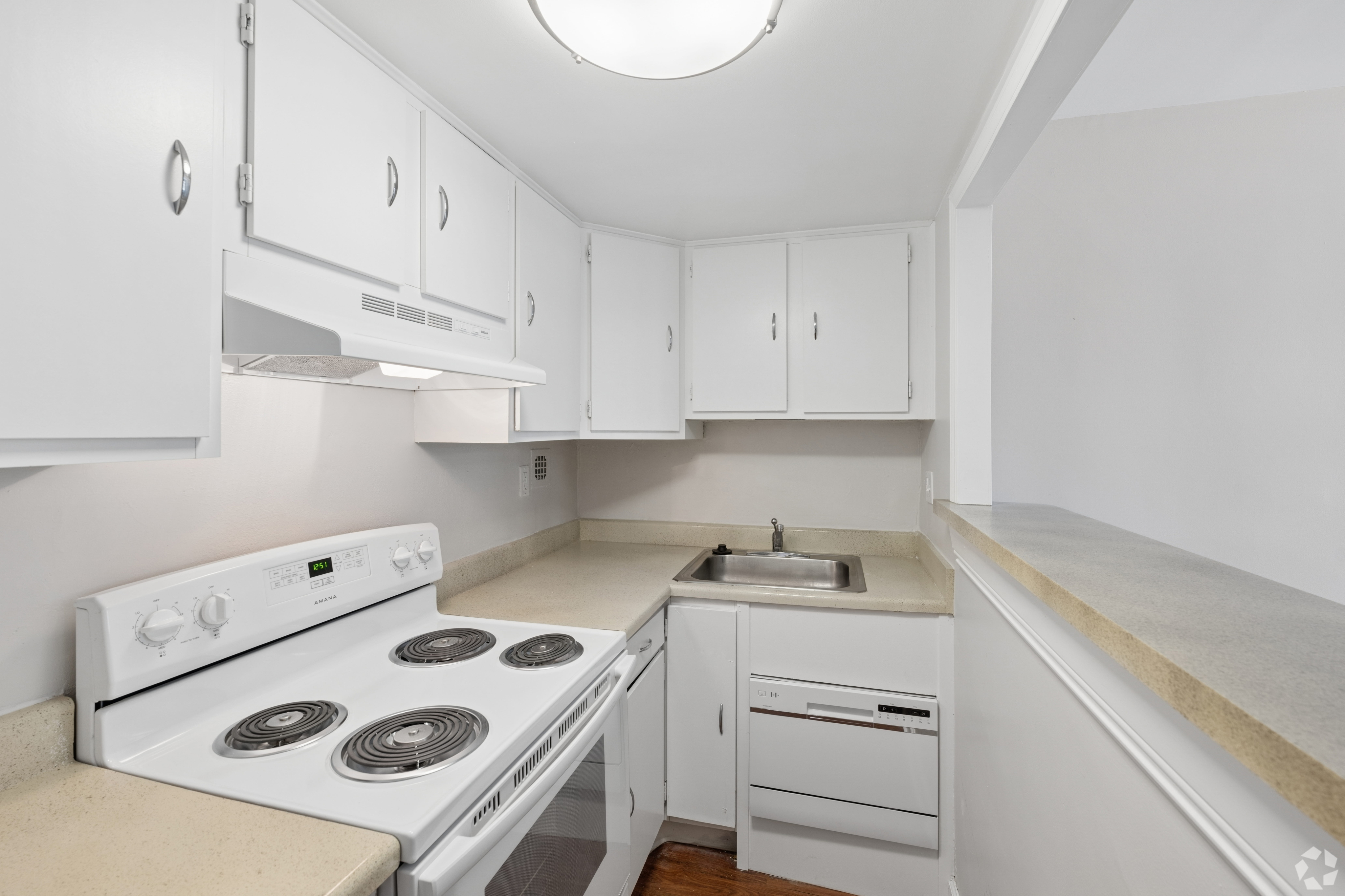 Apartment photo 2