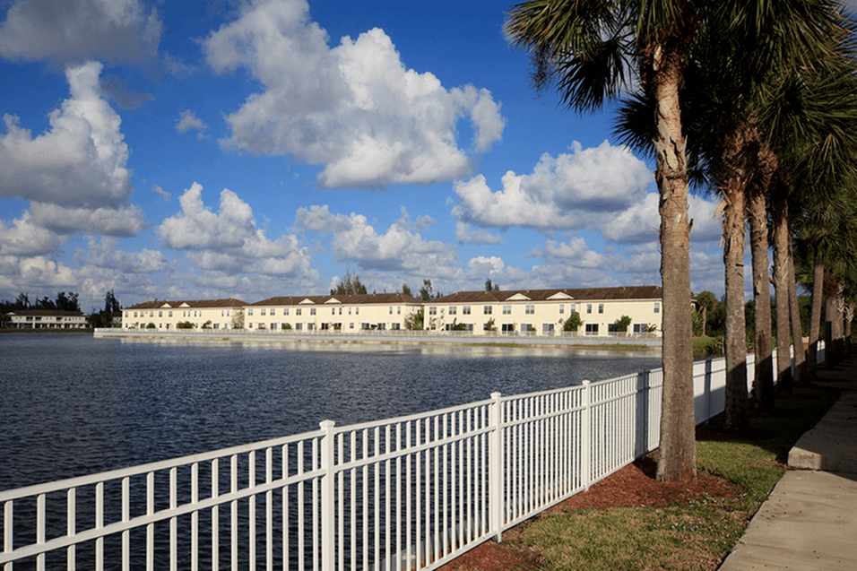 View Photos Emerald Lake Apts