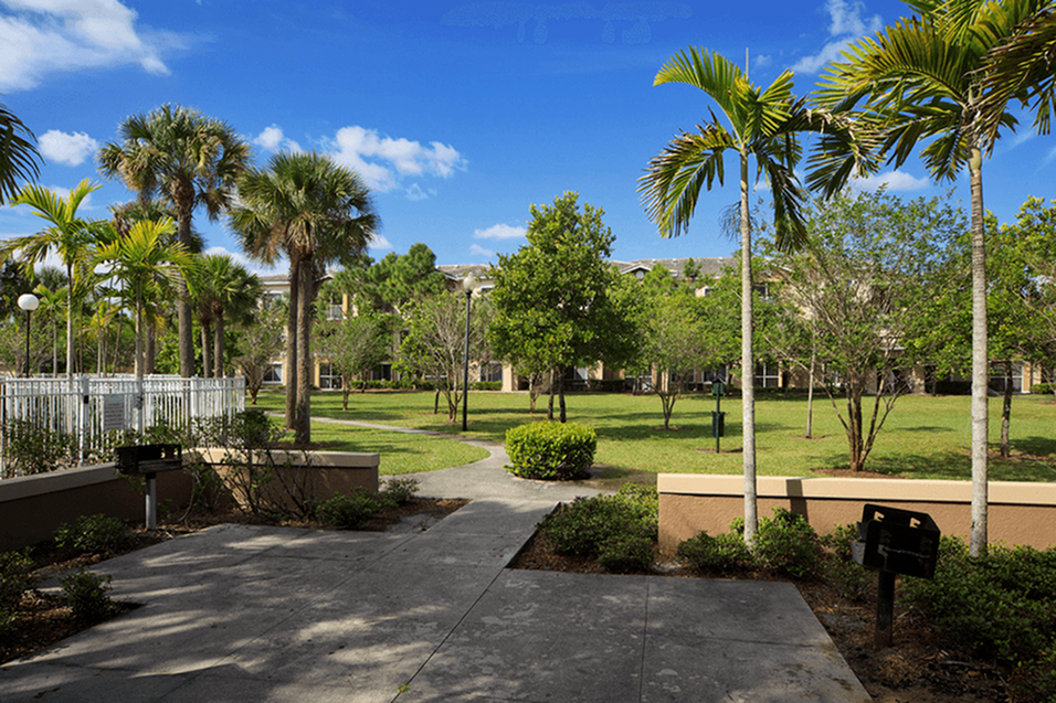 View Photos Emerald Lake Apts