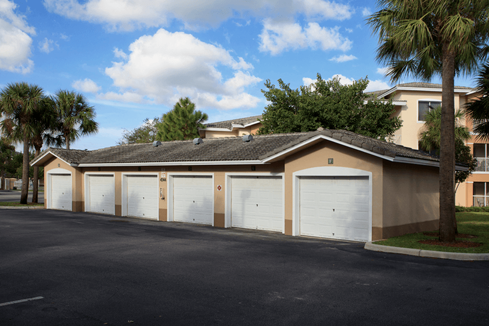 View Photos Emerald Lake Apts