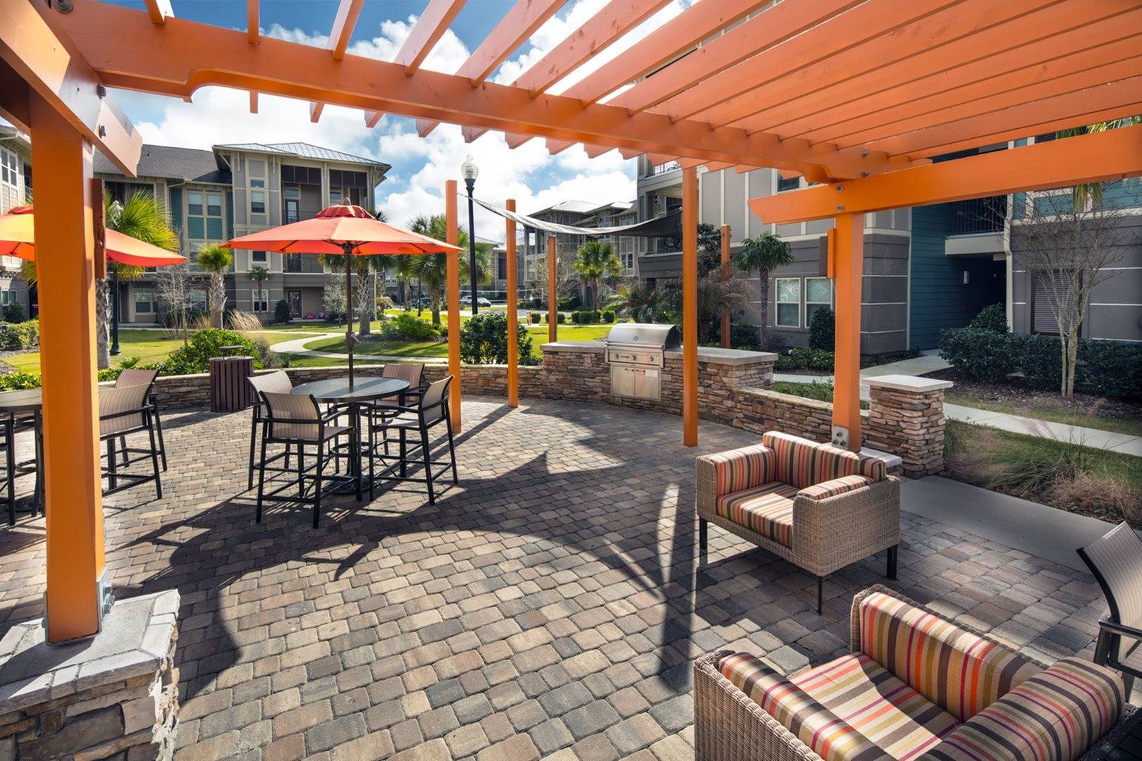 Photos & Tour Sorrel Apartments in Jacksonville