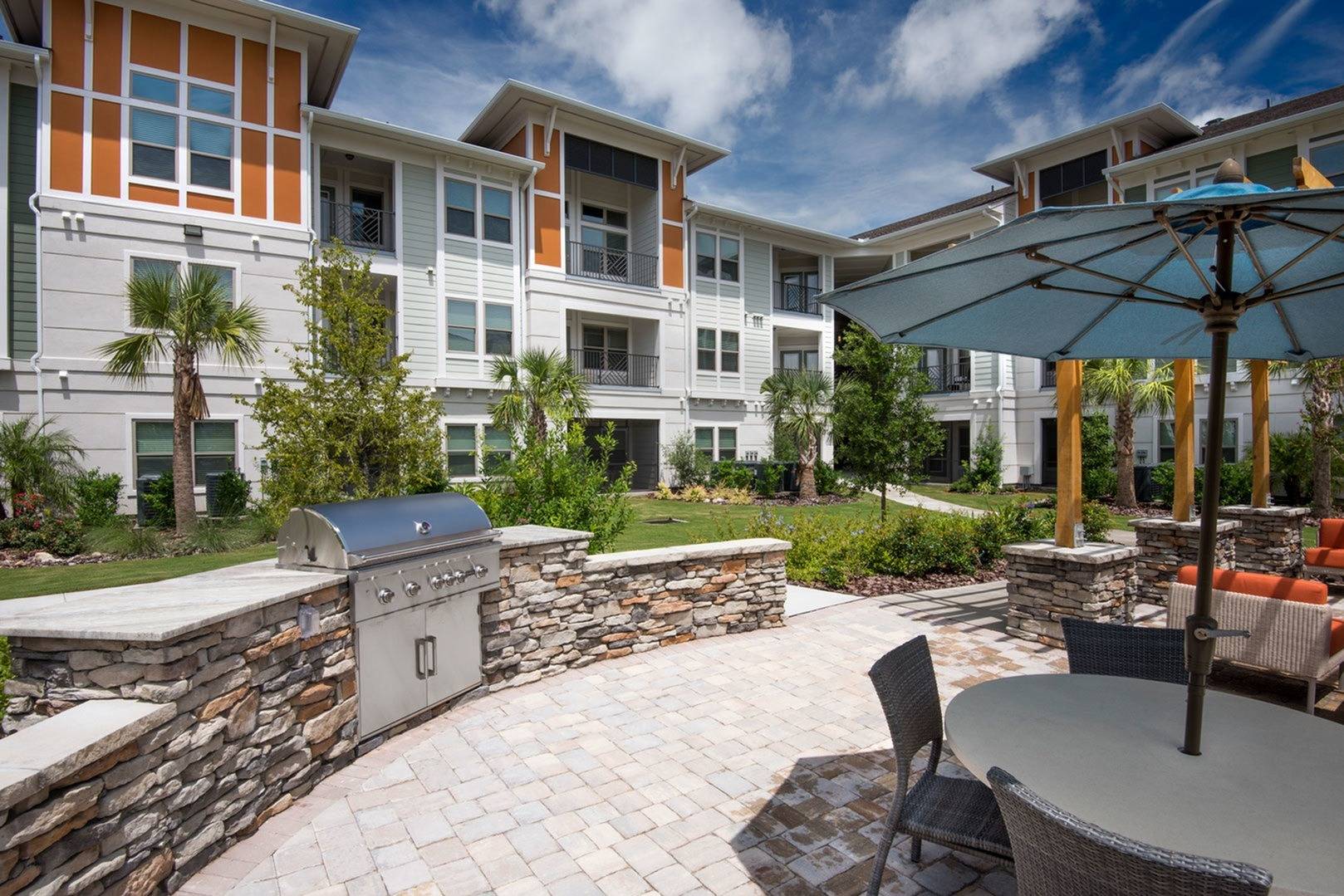 Photos & Tour Sorrel Apartments in Jacksonville