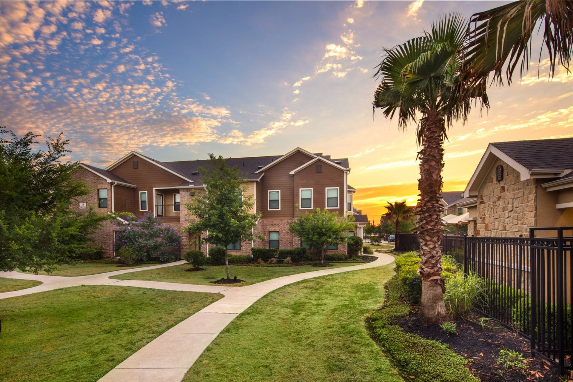 Photos & Tours Avenues at Northpointe Tomball Apartments