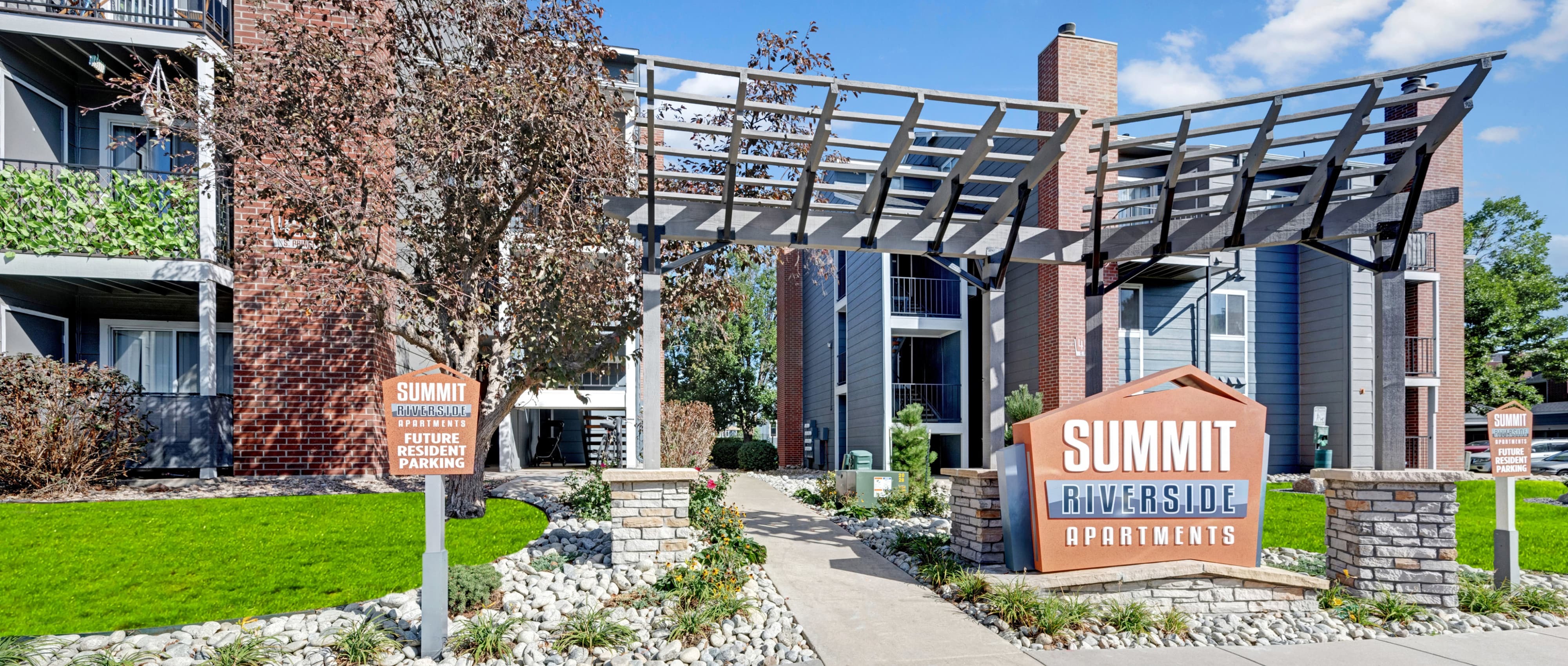 Summit at Riverside Sign