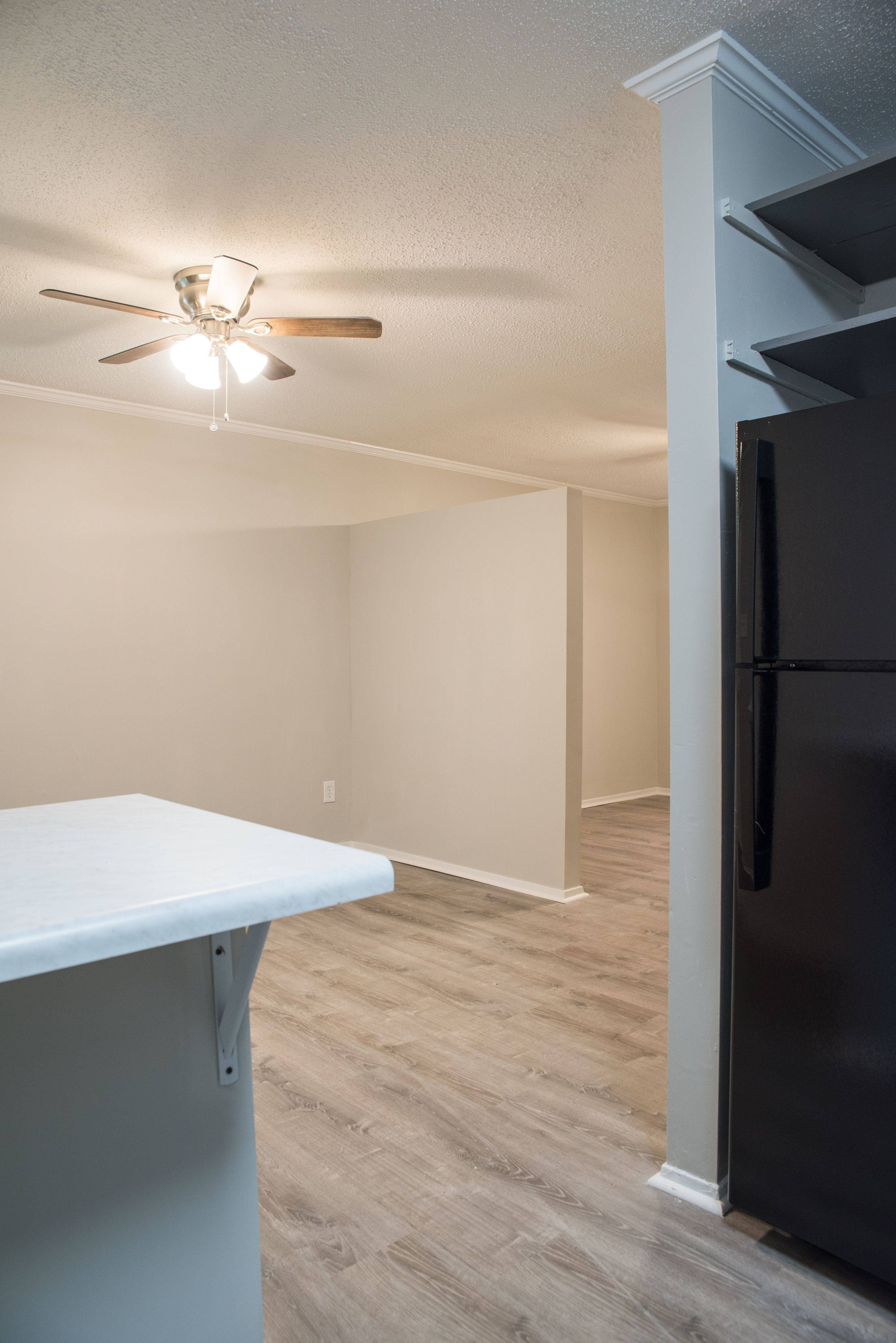 View Photos Hillcrest Commons Apartments