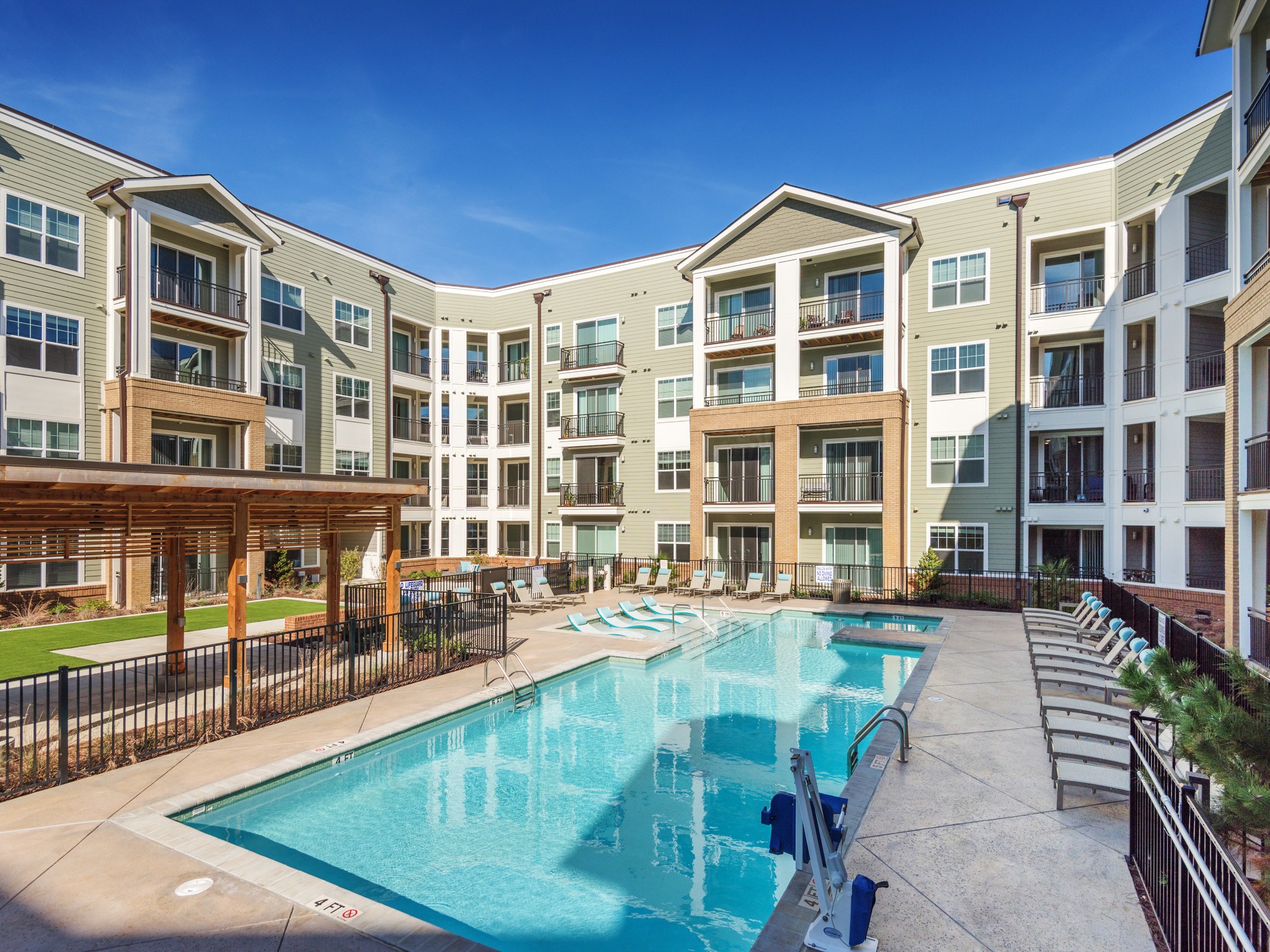 View Photos The Cardinal Apartments