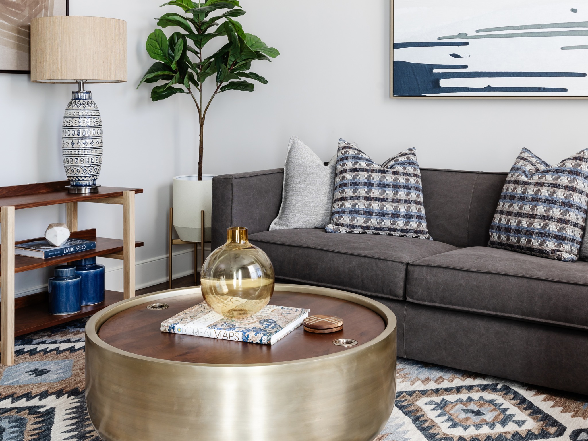 View Photos The Cardinal Apartments