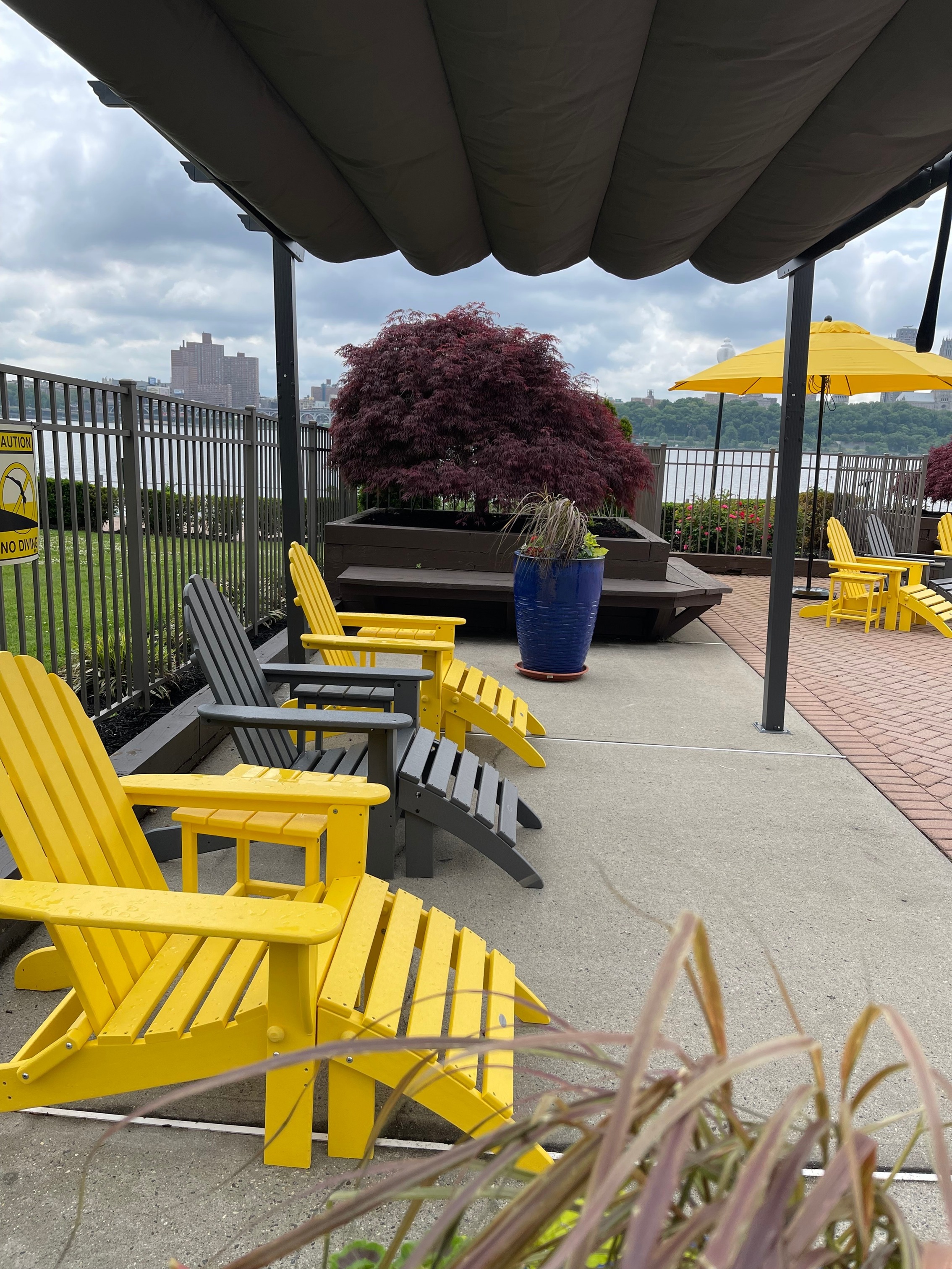 View Photos Mariner's Landing Apartments