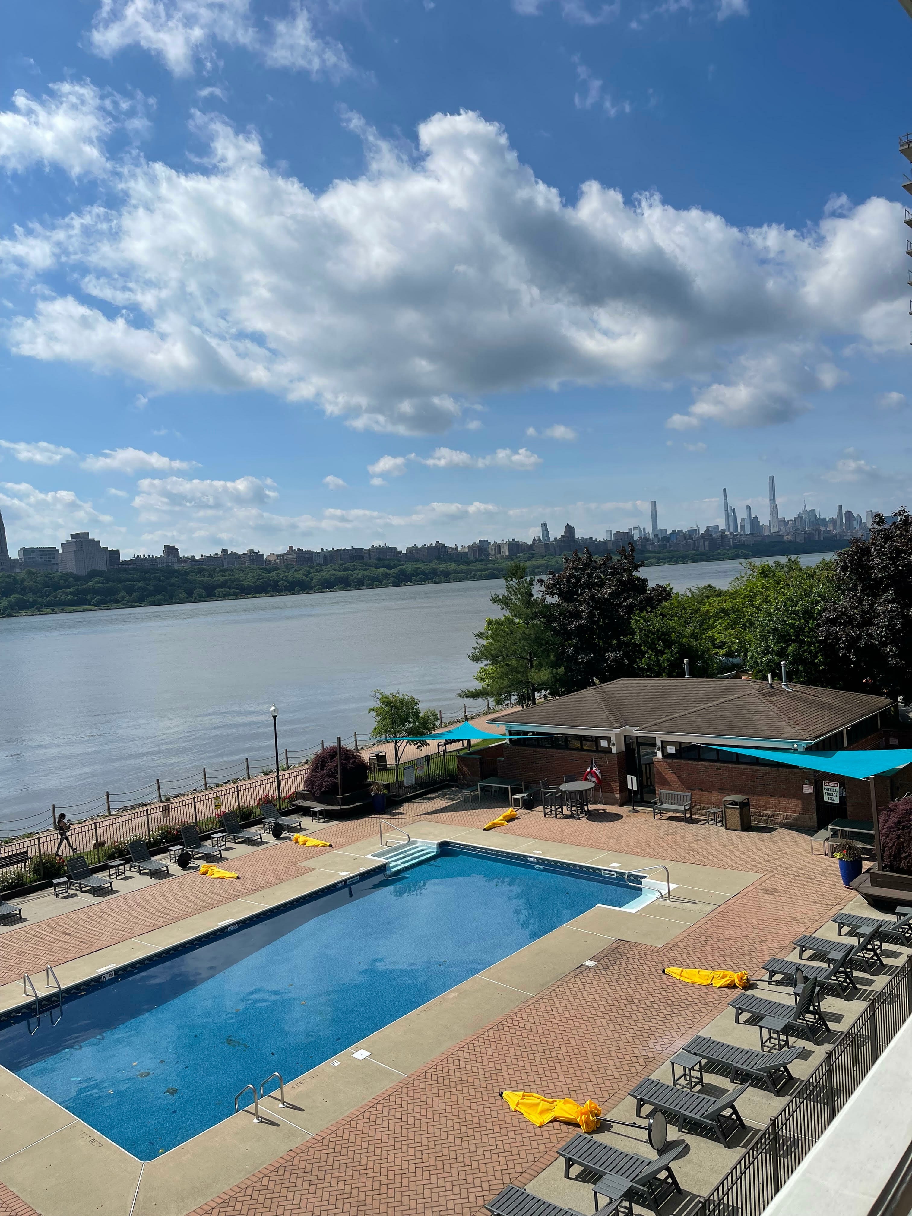 View Photos Mariner's Landing Apartments