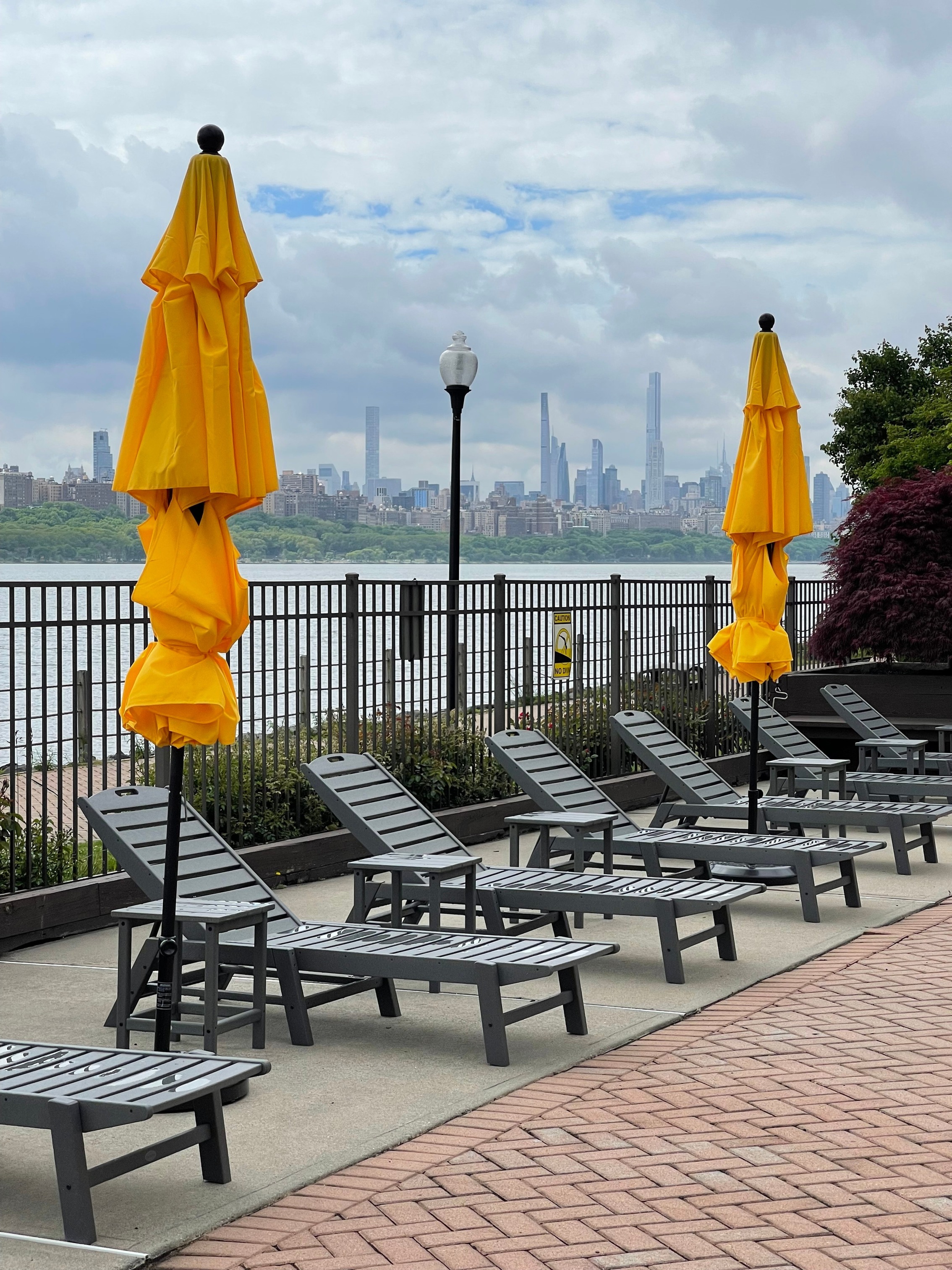 View Photos Mariner's Landing Apartments