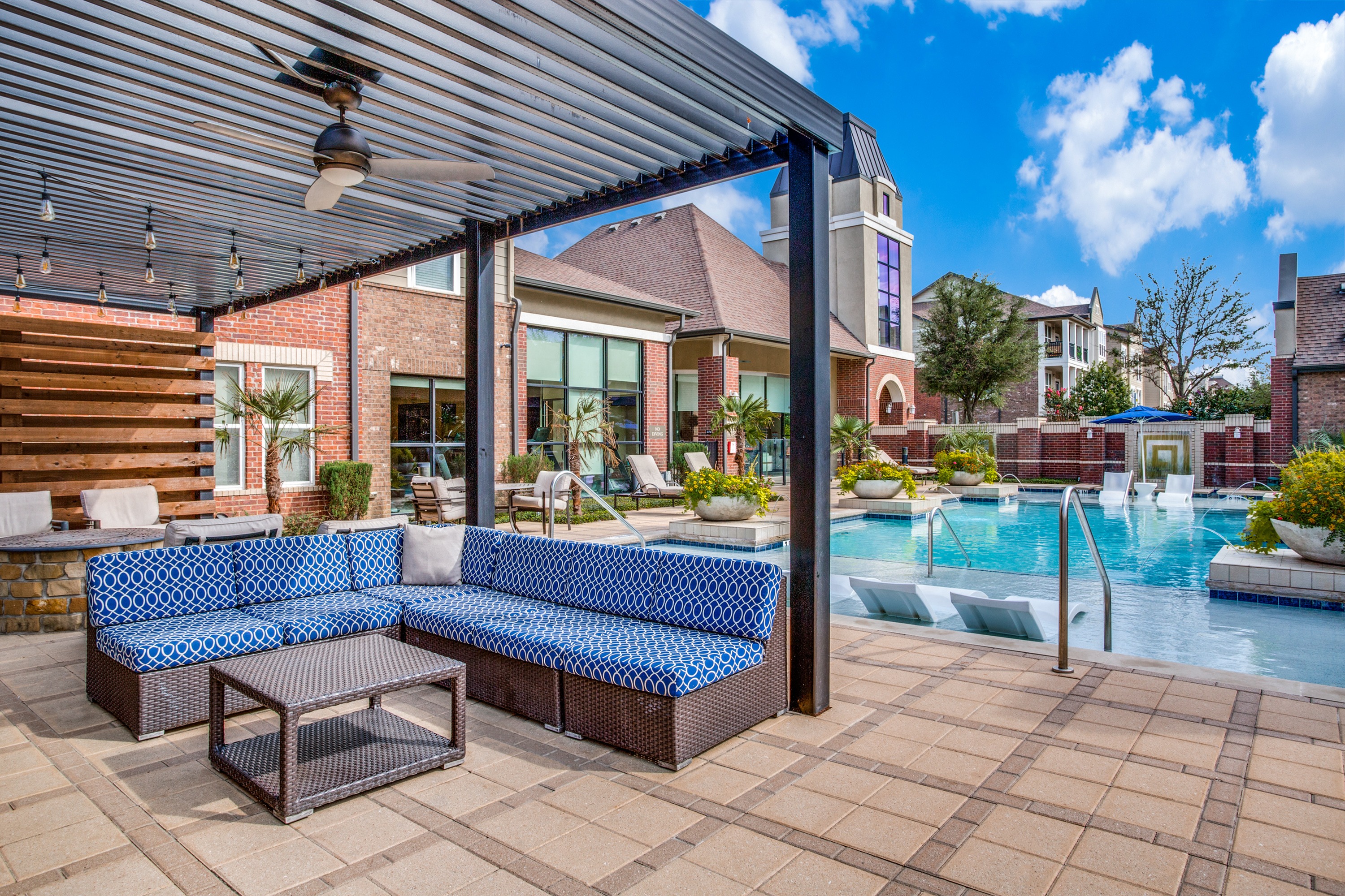 Poolside Lounge