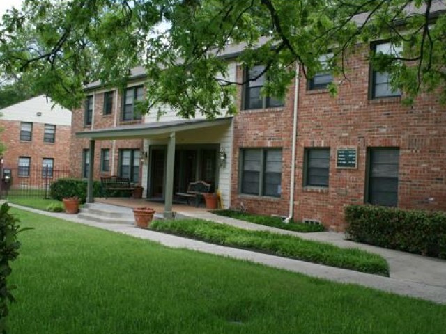 Exterior View of the Apartment Community