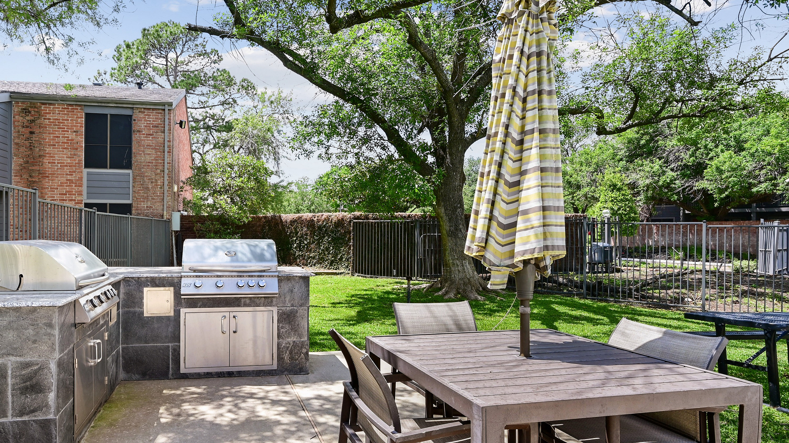 Carmel Creek Exterior Grilling Area