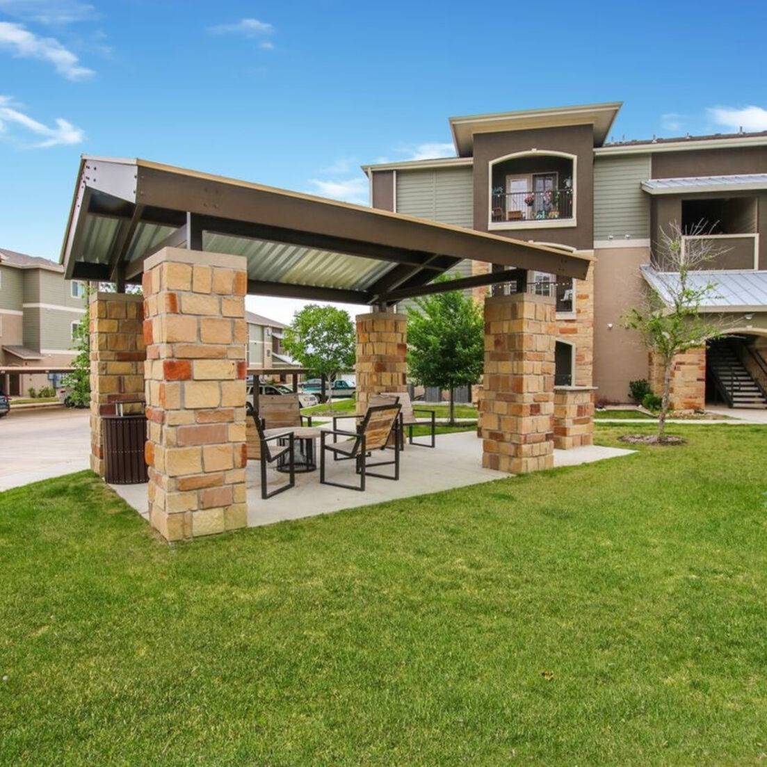 View Photos Lone Oak Apartments