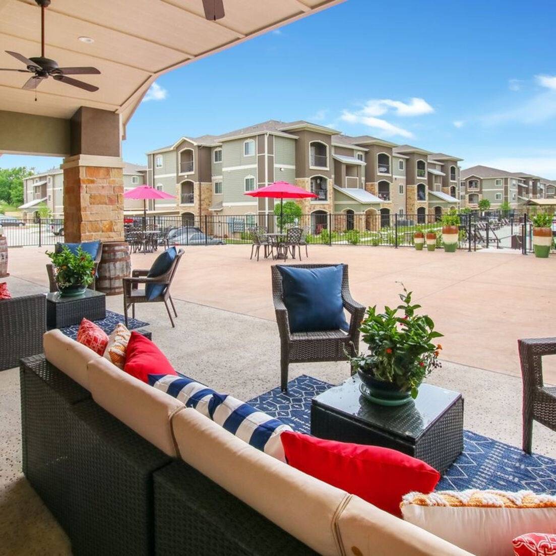 View Photos Lone Oak Apartments