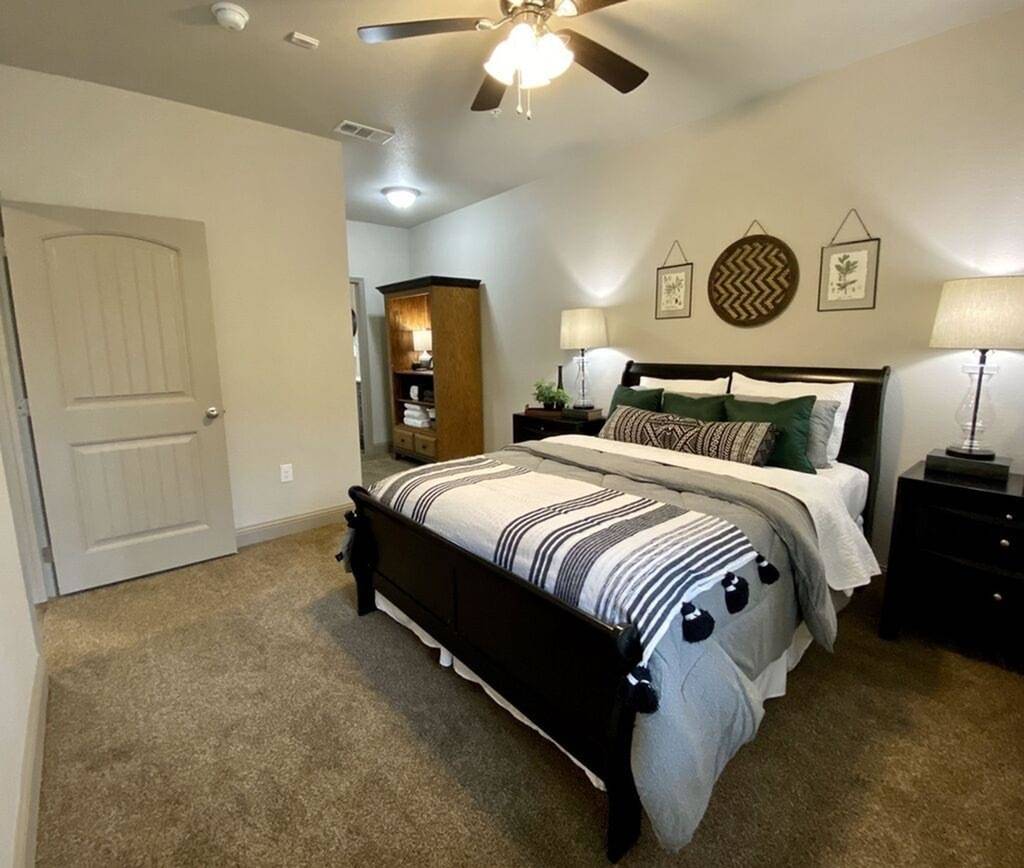 View Photos Lone Oak Apartments